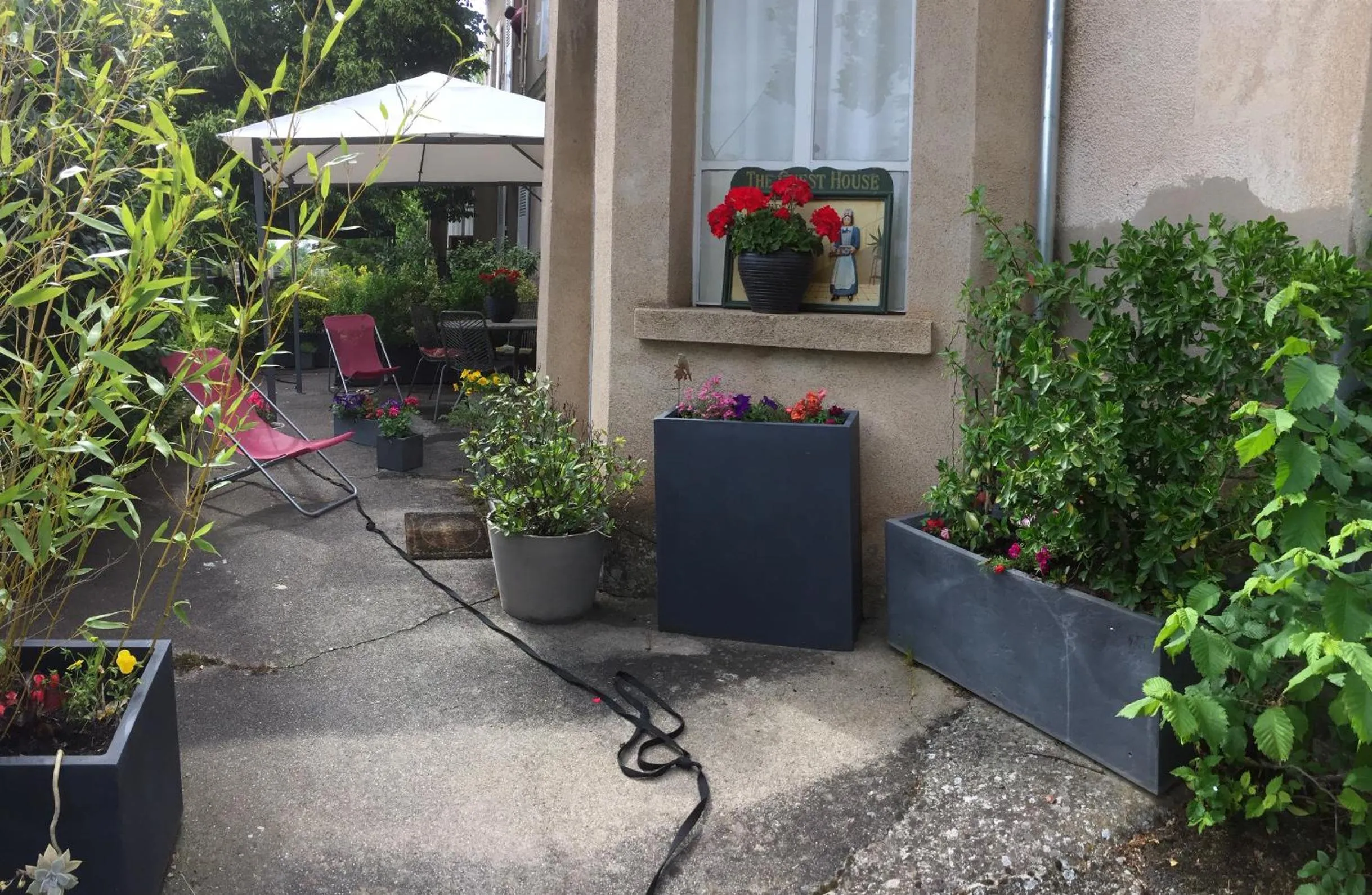 Patio in Chambre d'Hôtes Le Tilleul de Canac PARKING privé GRATUIT Petits déjeuners COMPRIS