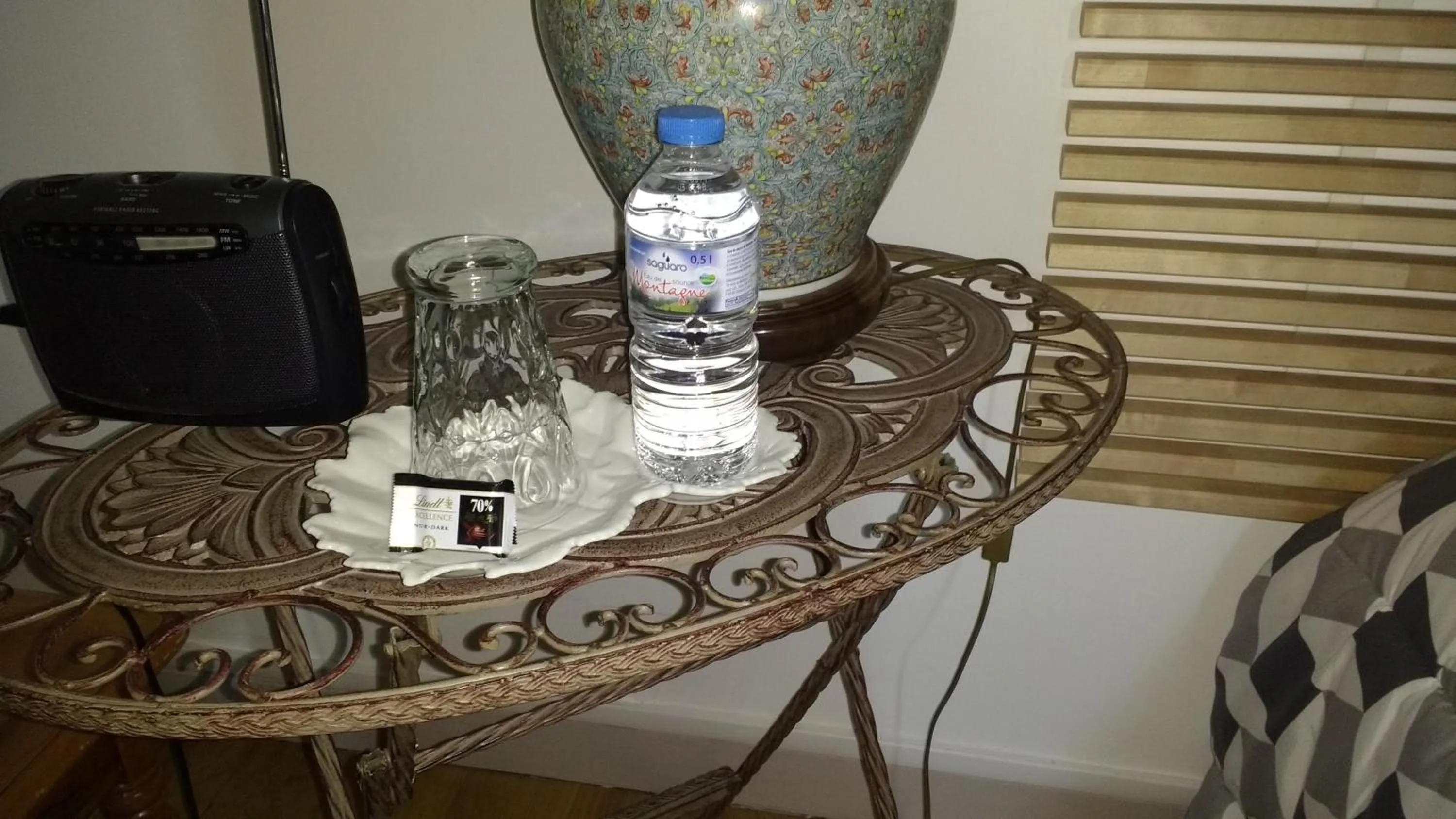 Decorative detail in Chambre d'Hôtes Le Tilleul de Canac PARKING privé GRATUIT Petits déjeuners COMPRIS