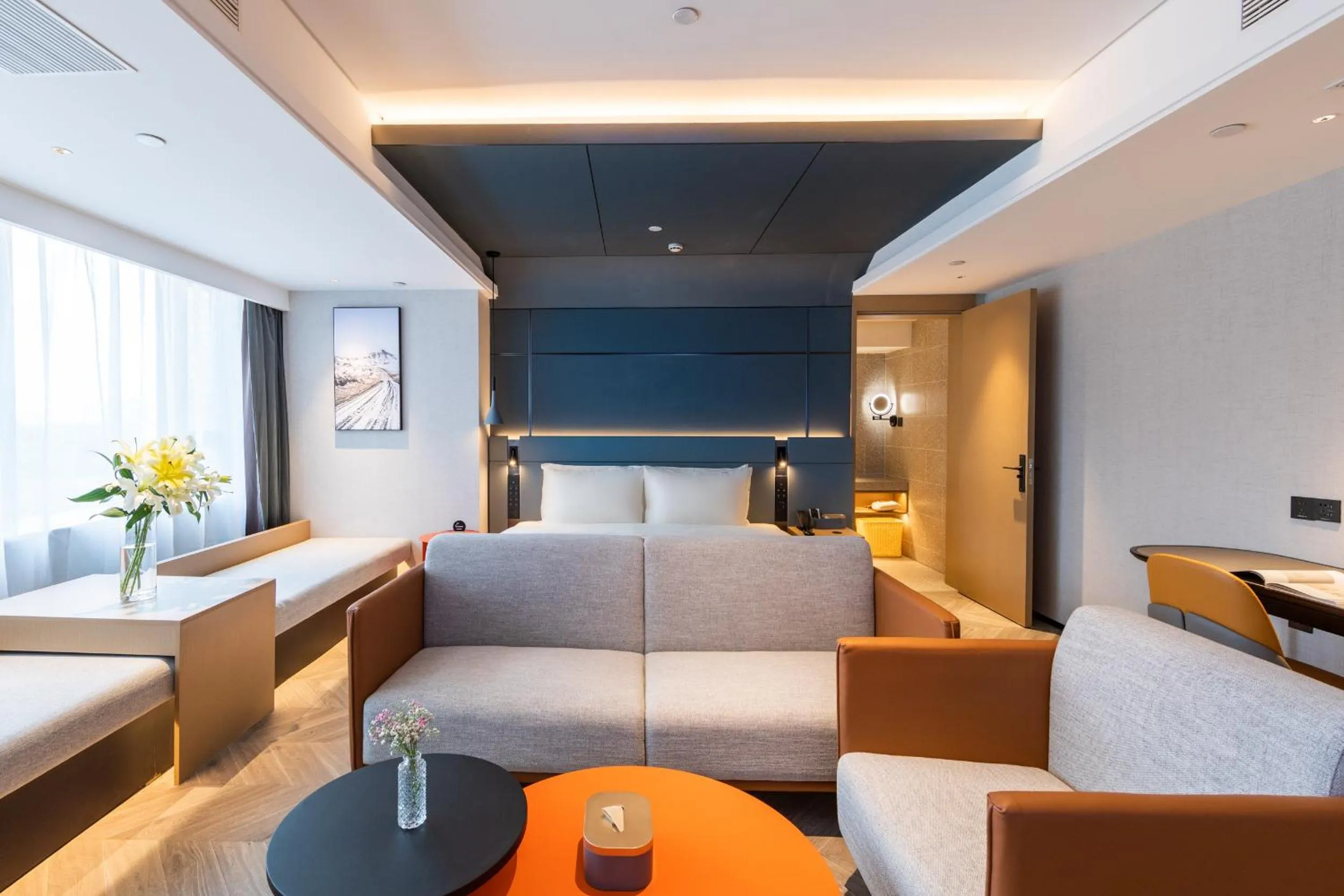 Photo of the whole room, Bed in Atour Hotel Wuhan Wuchang Zhongnan Road