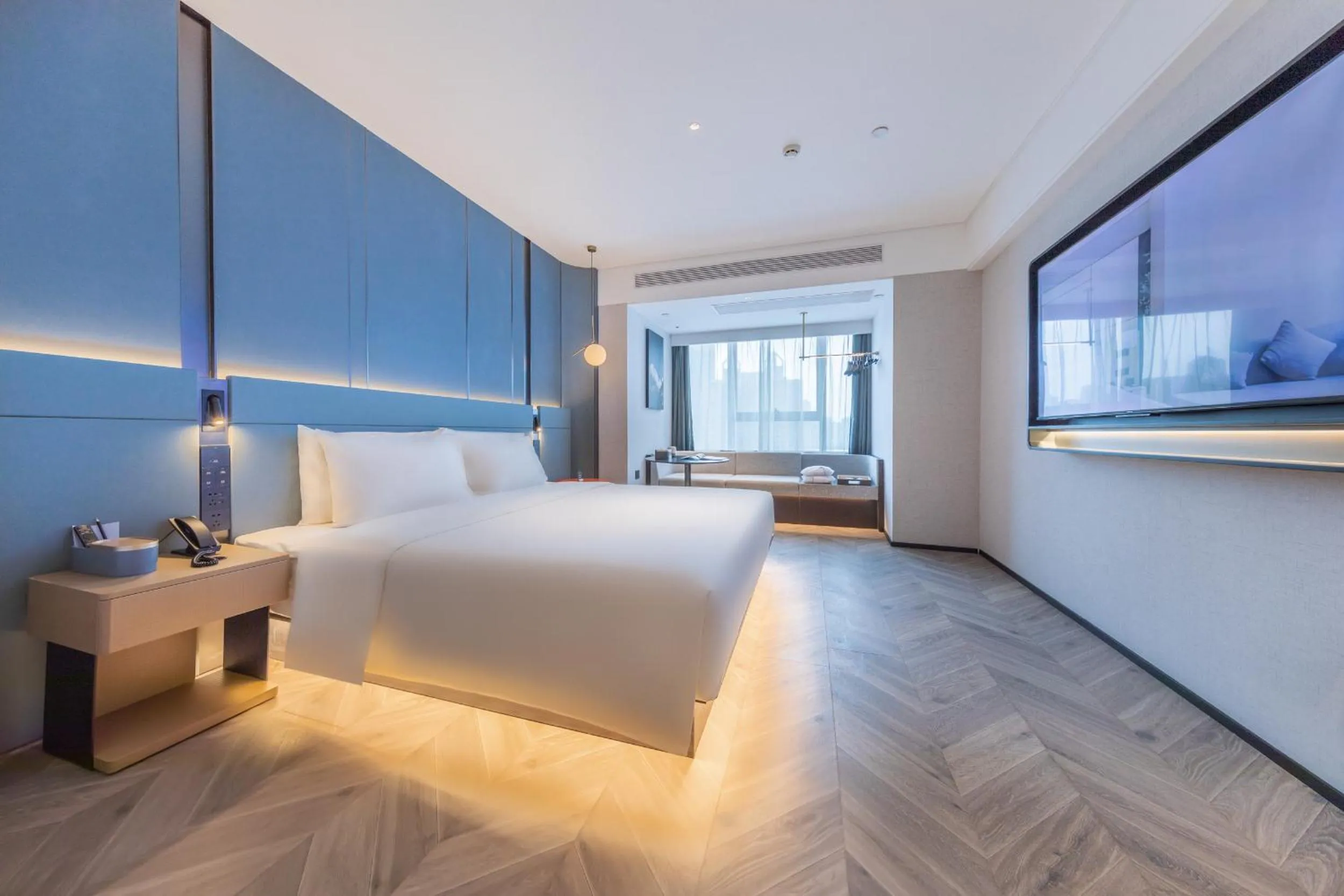 Photo of the whole room, Bed in Atour Hotel Wuhan Wuchang Zhongnan Road