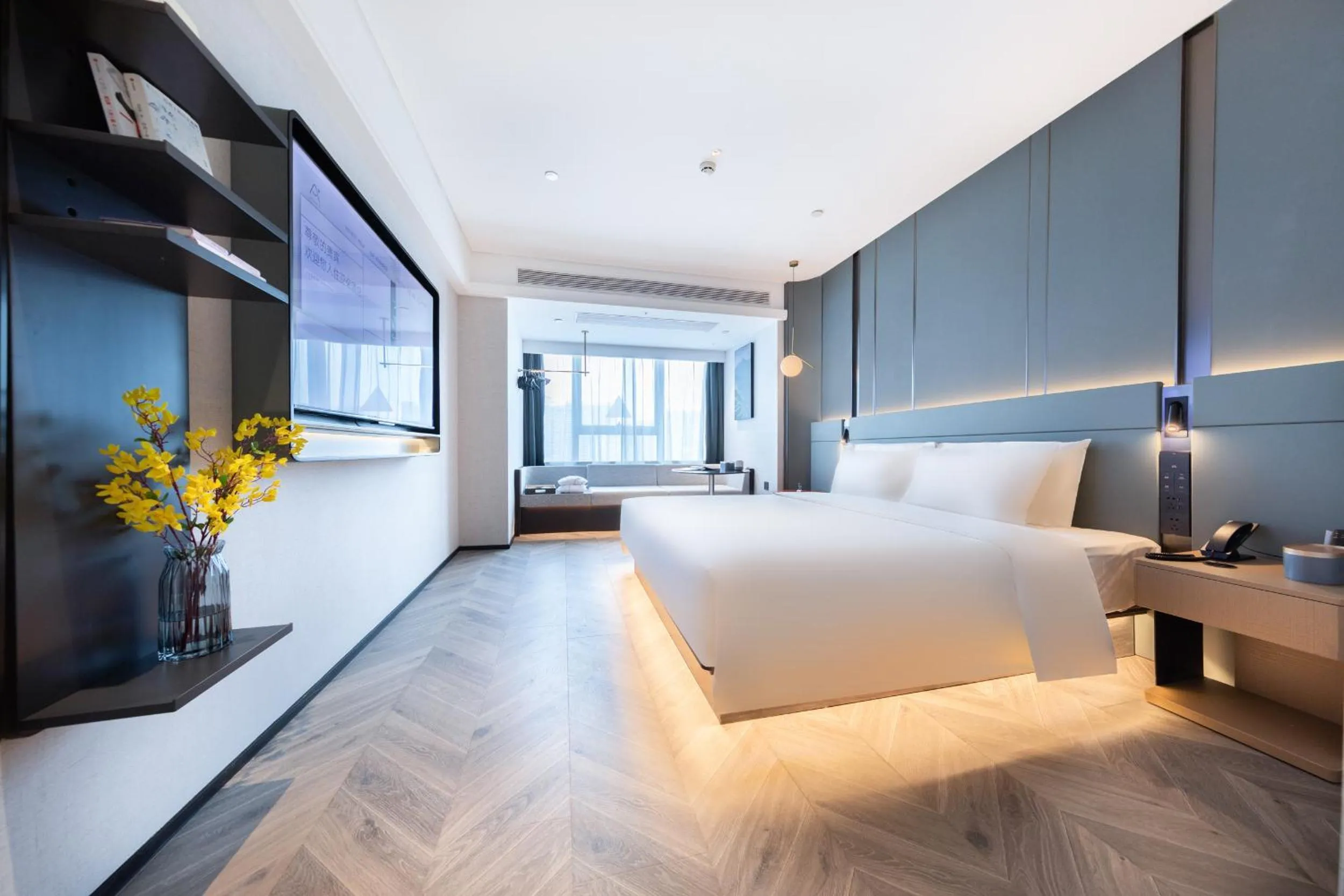 Photo of the whole room, Bed in Atour Hotel Wuhan Wuchang Zhongnan Road