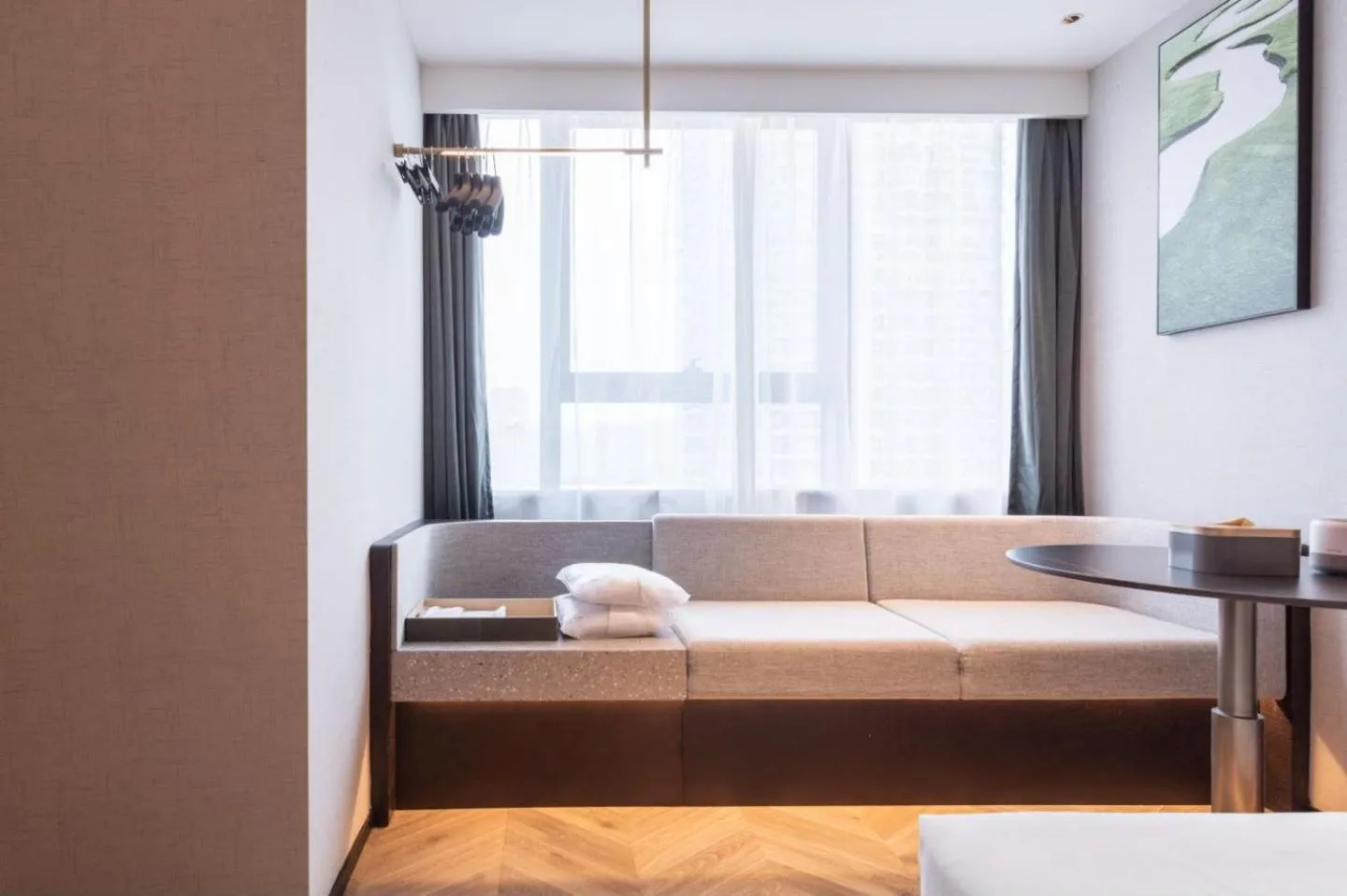 Seating area, Bed in Atour Hotel Wuhan Wuchang Zhongnan Road