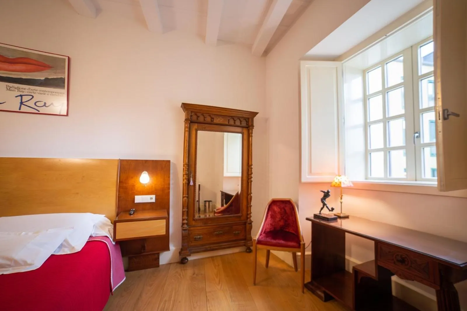 Photo of the whole room, Bed in Hotel Monumento Pazo de Orbán