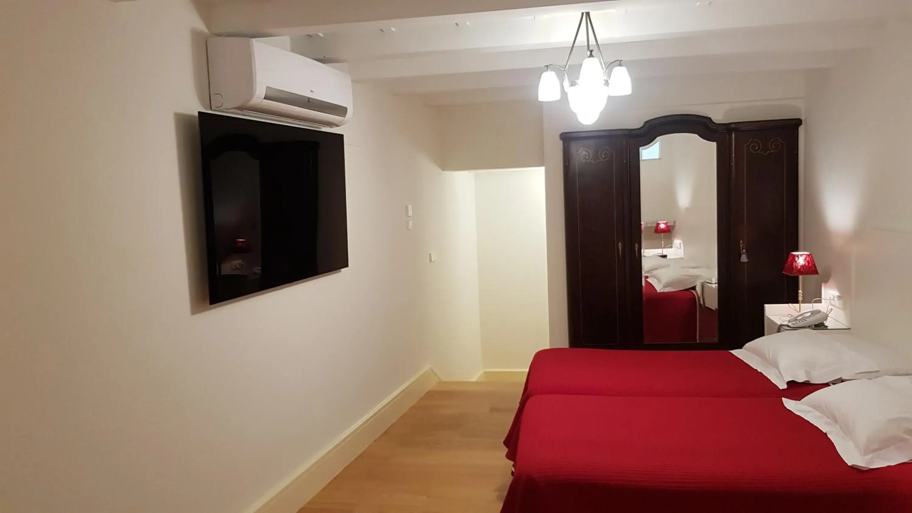 Photo of the whole room, Bed in Hotel Monumento Pazo de Orbán Photo of the whole room, Bed in Hotel Monumento Pazo de Orbán