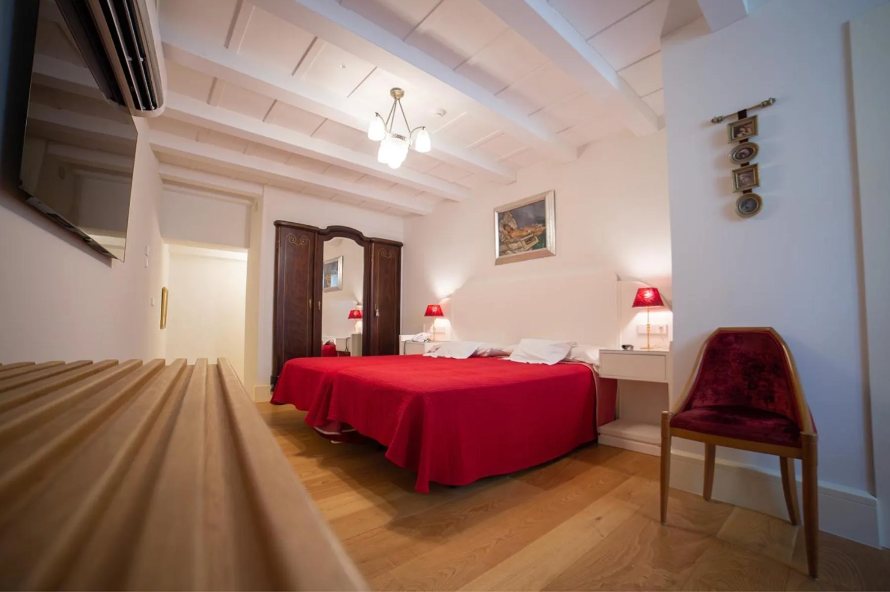 Bedroom, Bed in Hotel Monumento Pazo de Orbán