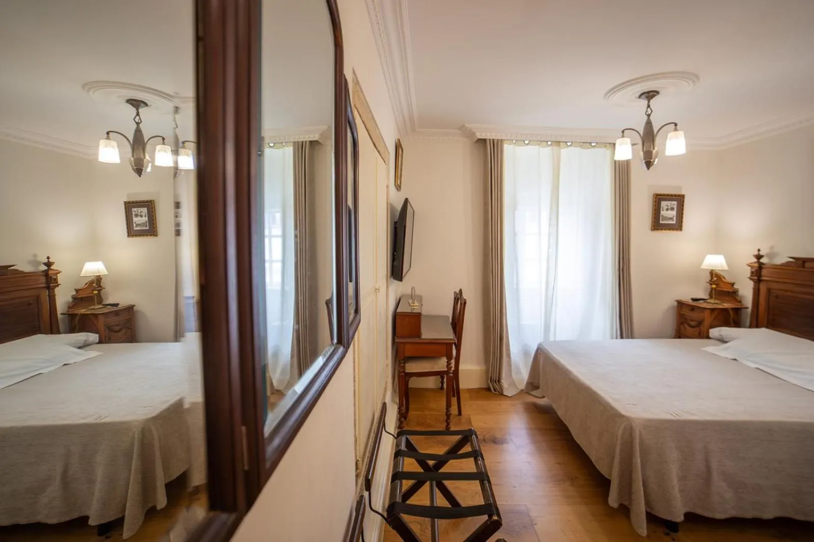 Bedroom, Bed in Hotel Monumento Pazo de Orbán