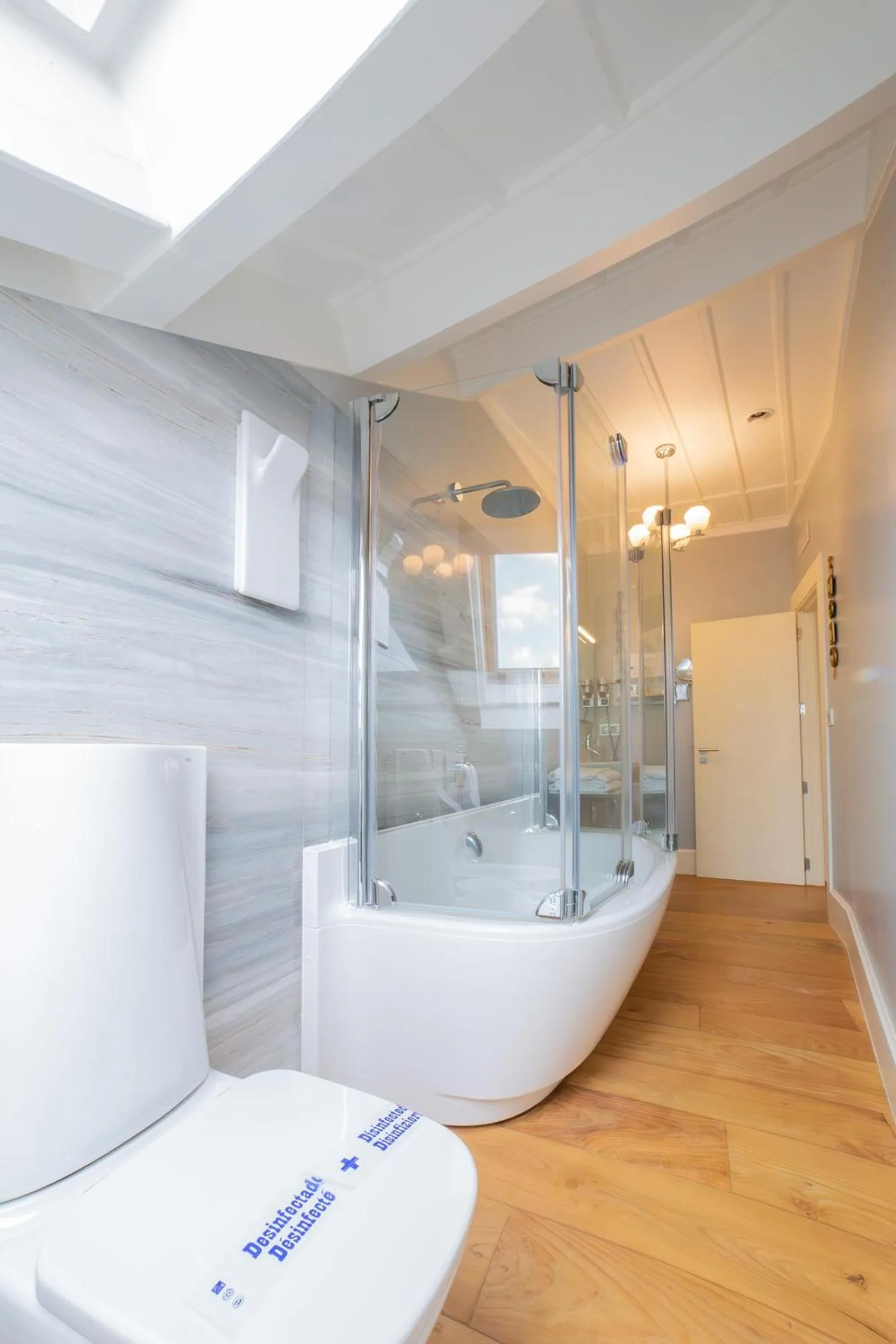 Bathroom in Hotel Monumento Pazo de Orbán