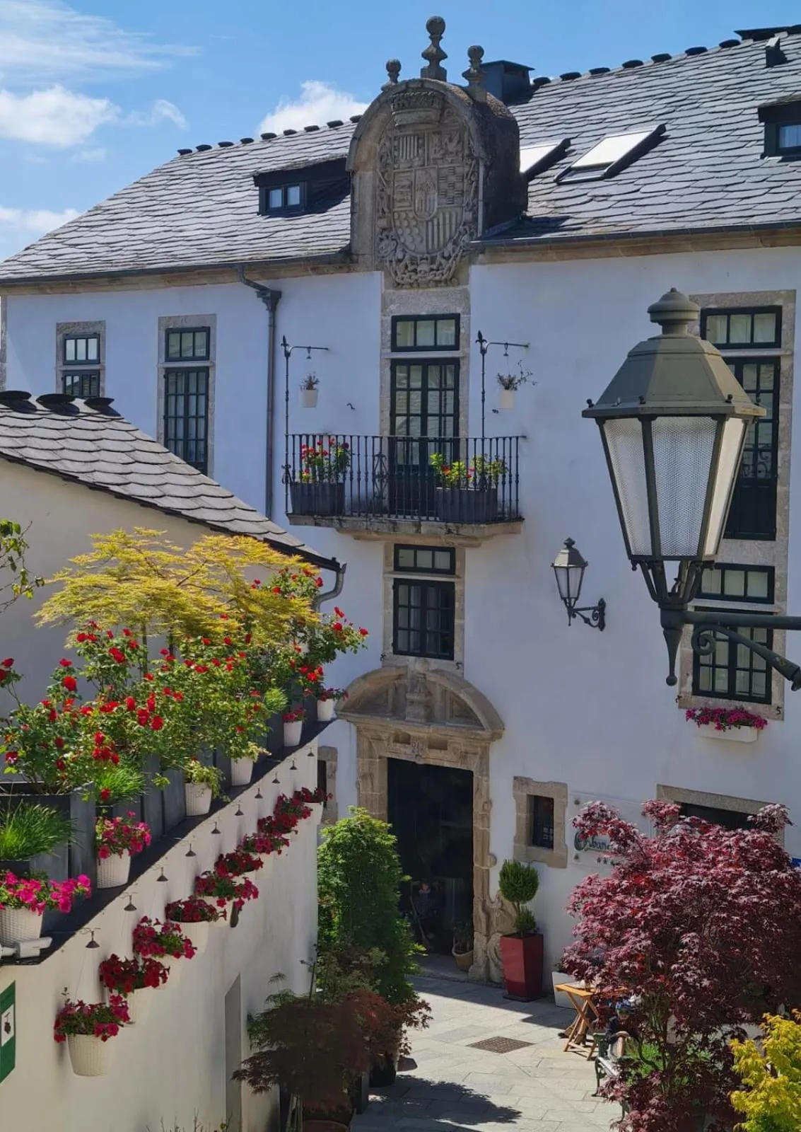 Property building in Hotel Monumento Pazo de Orbán