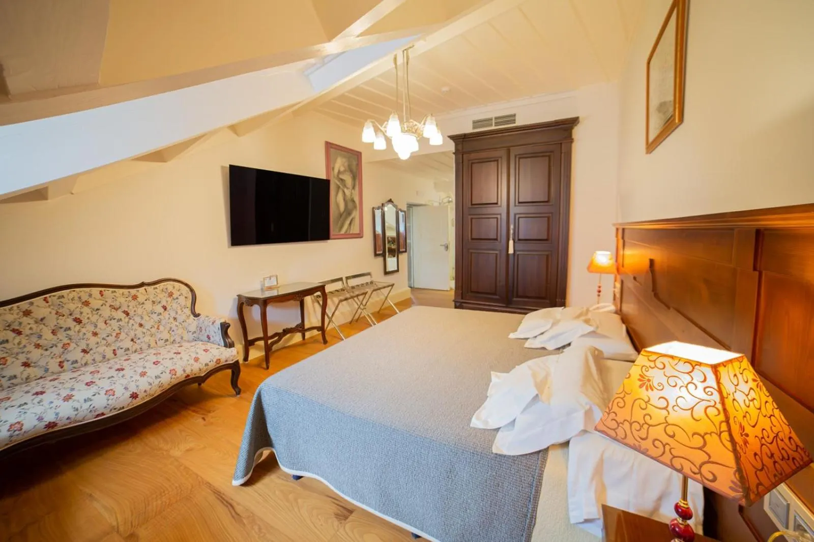 Bedroom, Bed in Hotel Monumento Pazo de Orbán