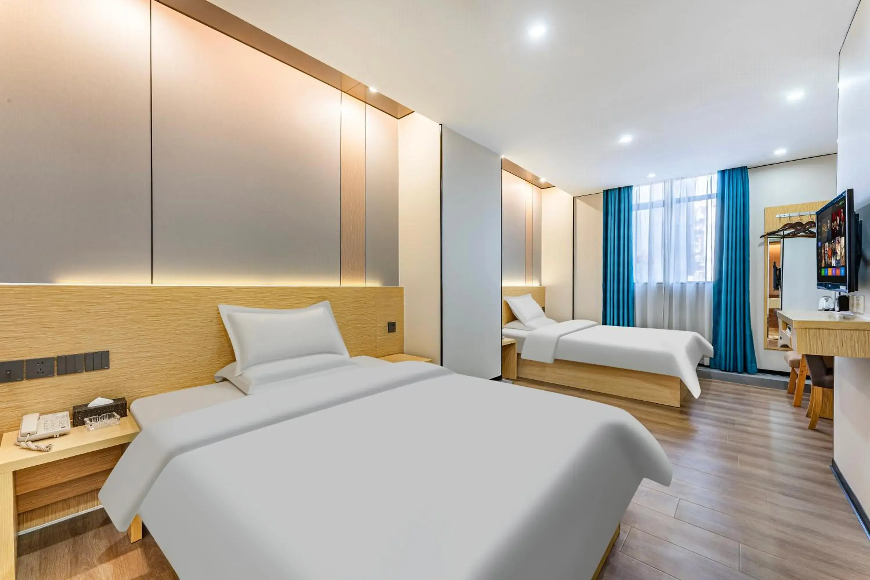 Deluxe Twin Room in Guangzhou Kaiyue Hotel Luoxi Metro Station Branch - Free Deliver Service to Canton Fair Complex During Canton Fair Period Deluxe Twin Room in Guangzhou Kaiyue Hotel Luoxi Metro Station Branch - Free Deliver Service to Canton Fair Complex During Canton Fair Period