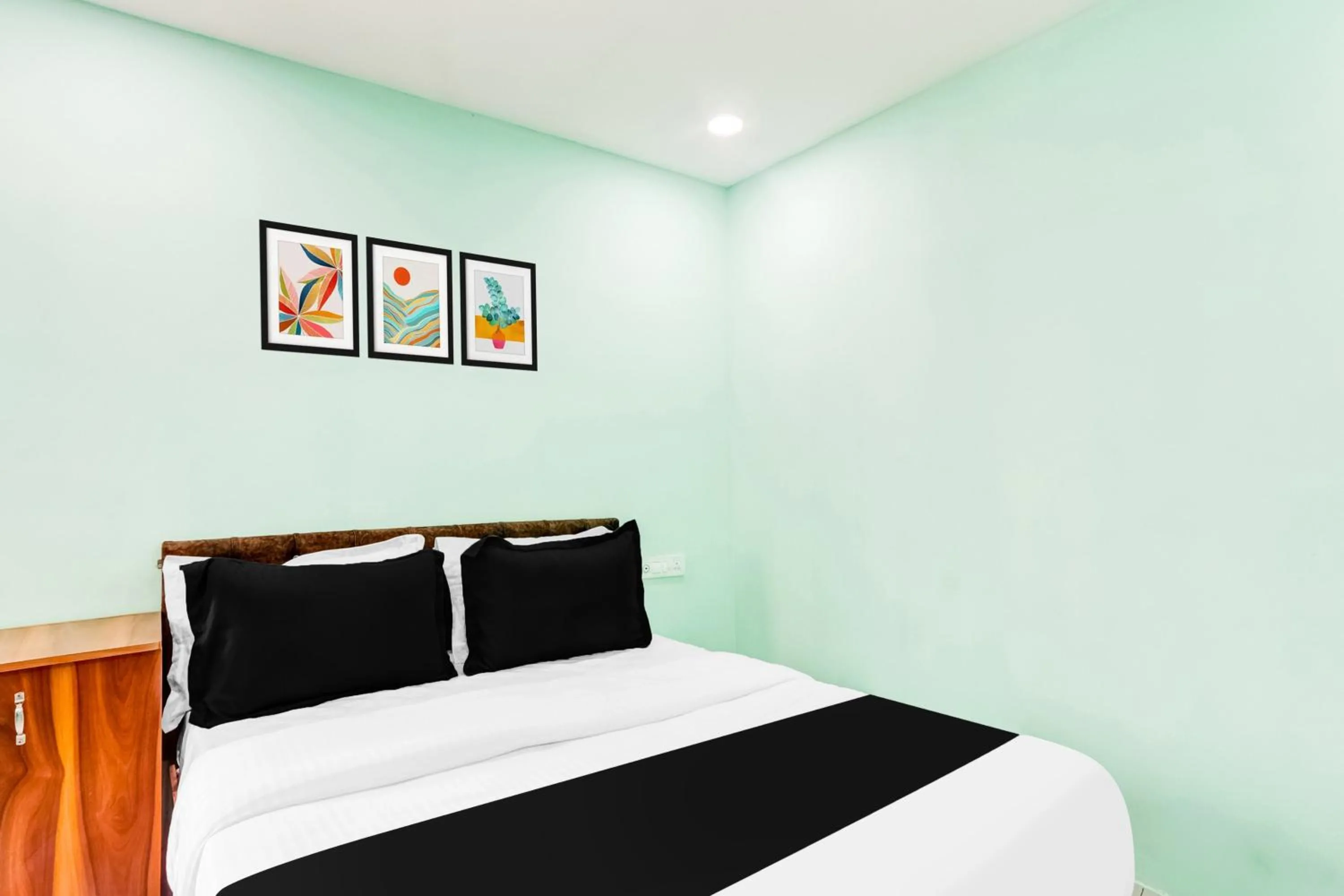 Hotel O Green Light Inn