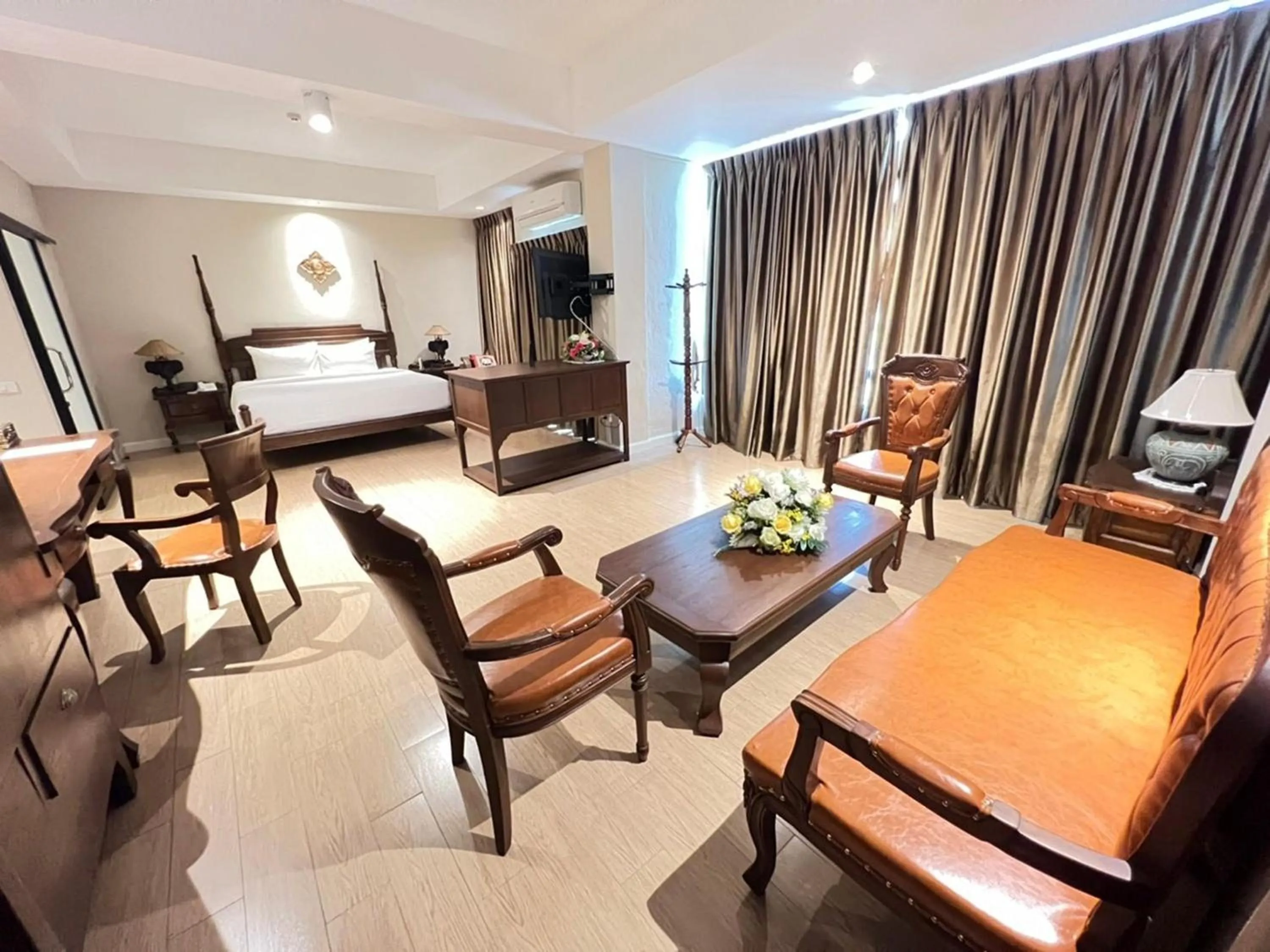 Bedroom, Bed in Kokhaburi Hotel