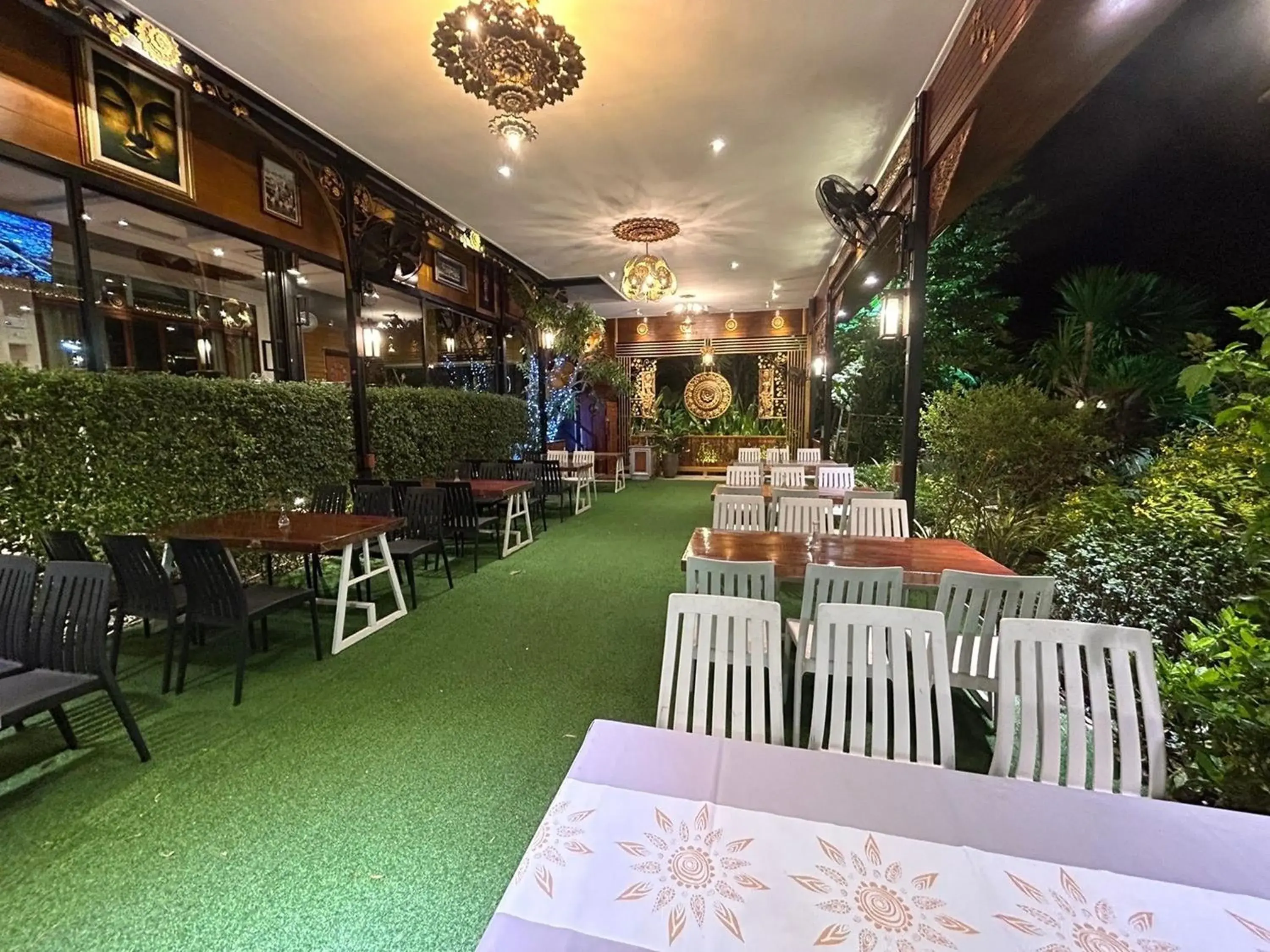 Restaurant/places to eat in Kokhaburi Hotel Restaurant/places to eat in Kokhaburi Hotel