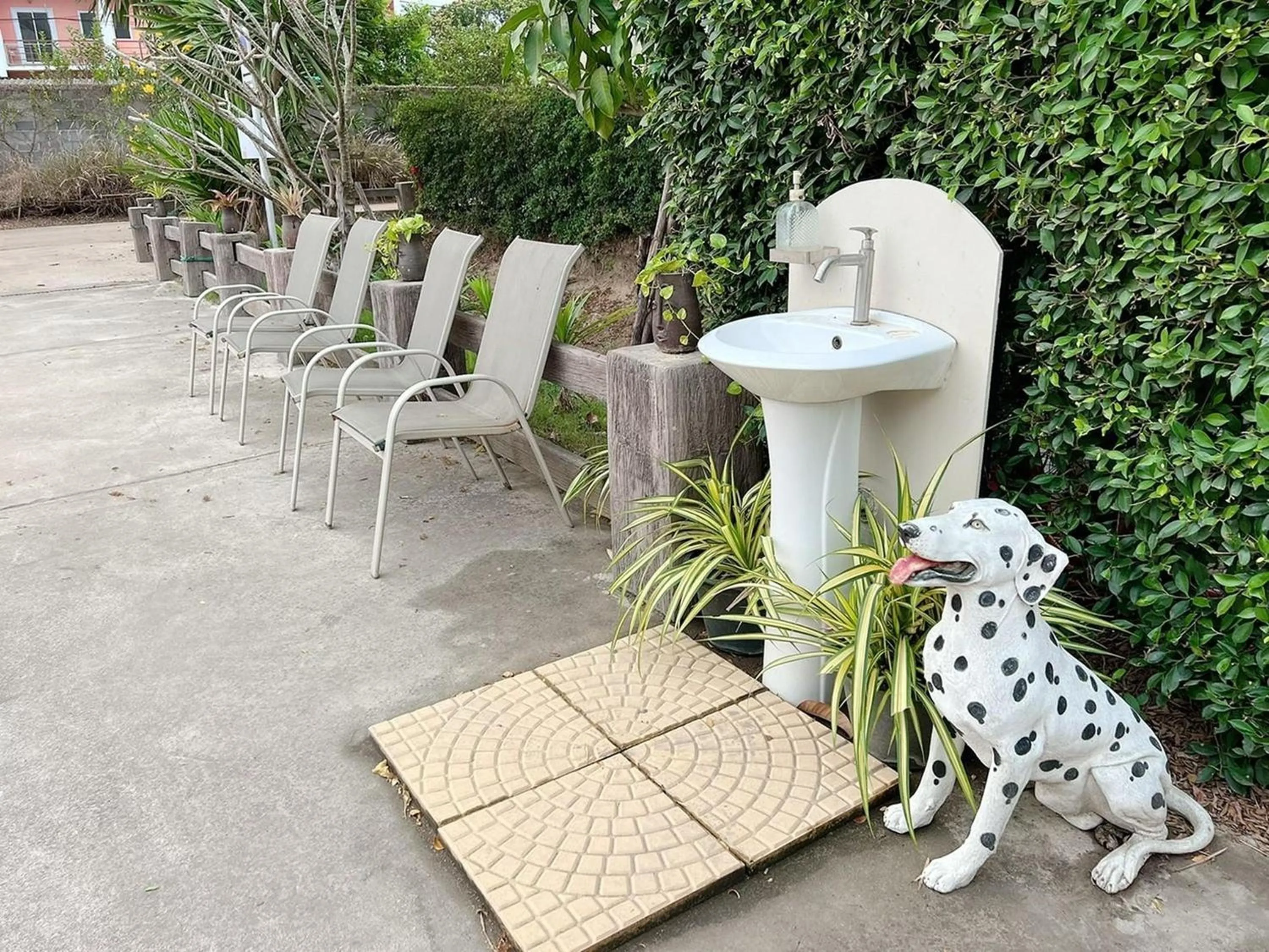 Seating area in Kokhaburi Hotel