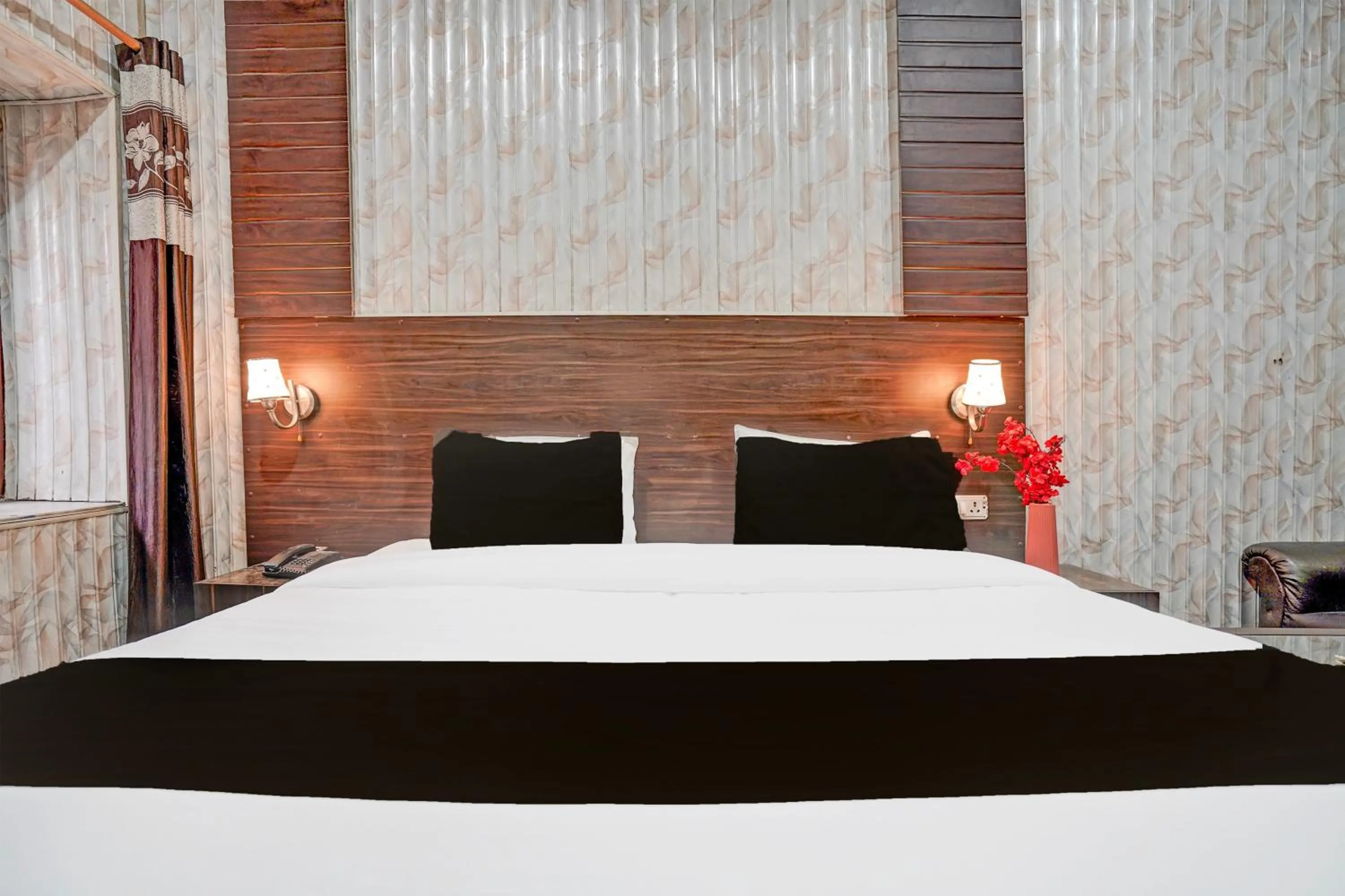 Bedroom, Bed in Super Hotel O Tyagi Road near Railway Station