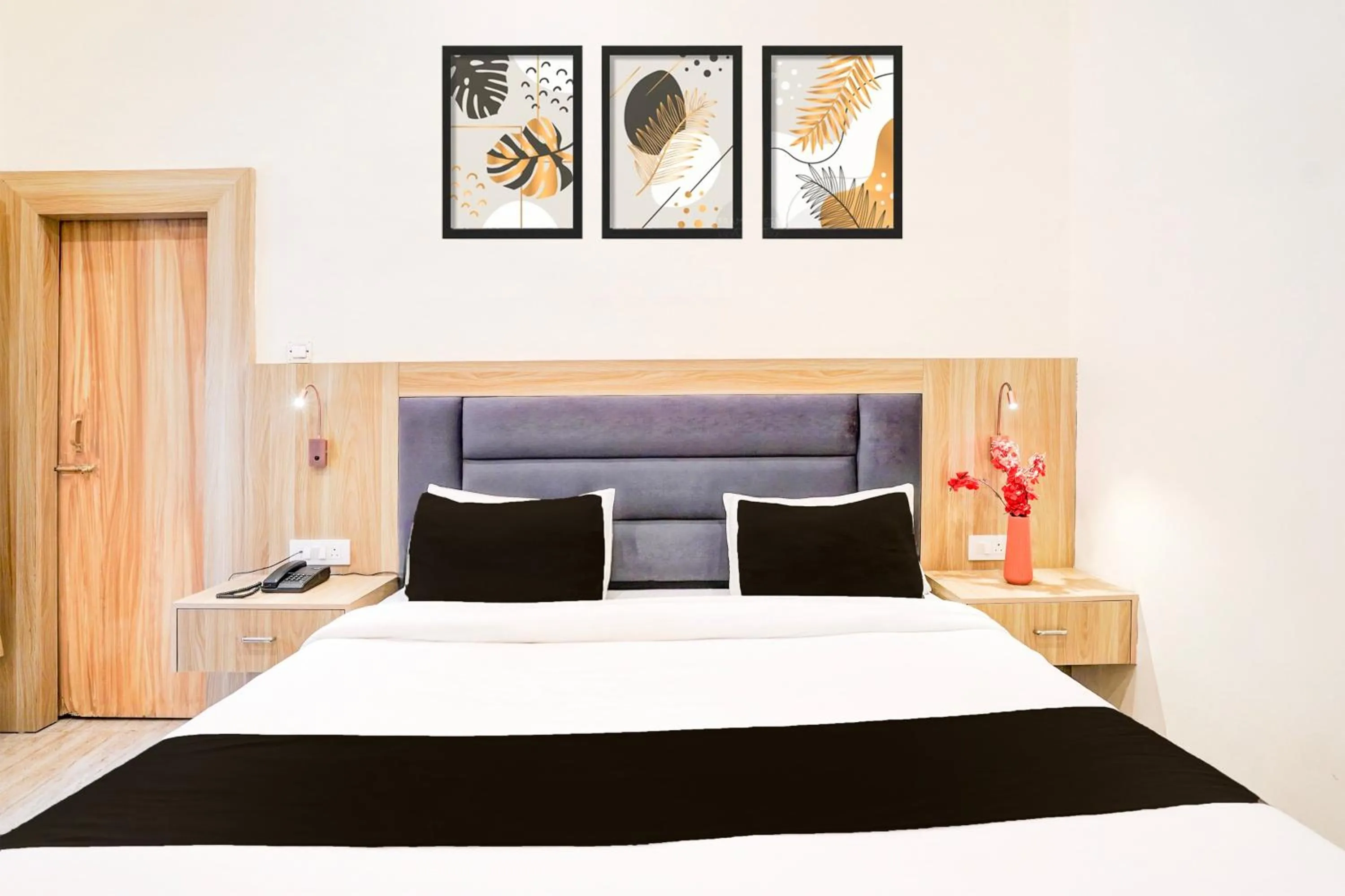Bedroom, Bed in Super Hotel O Tyagi Road near Railway Station