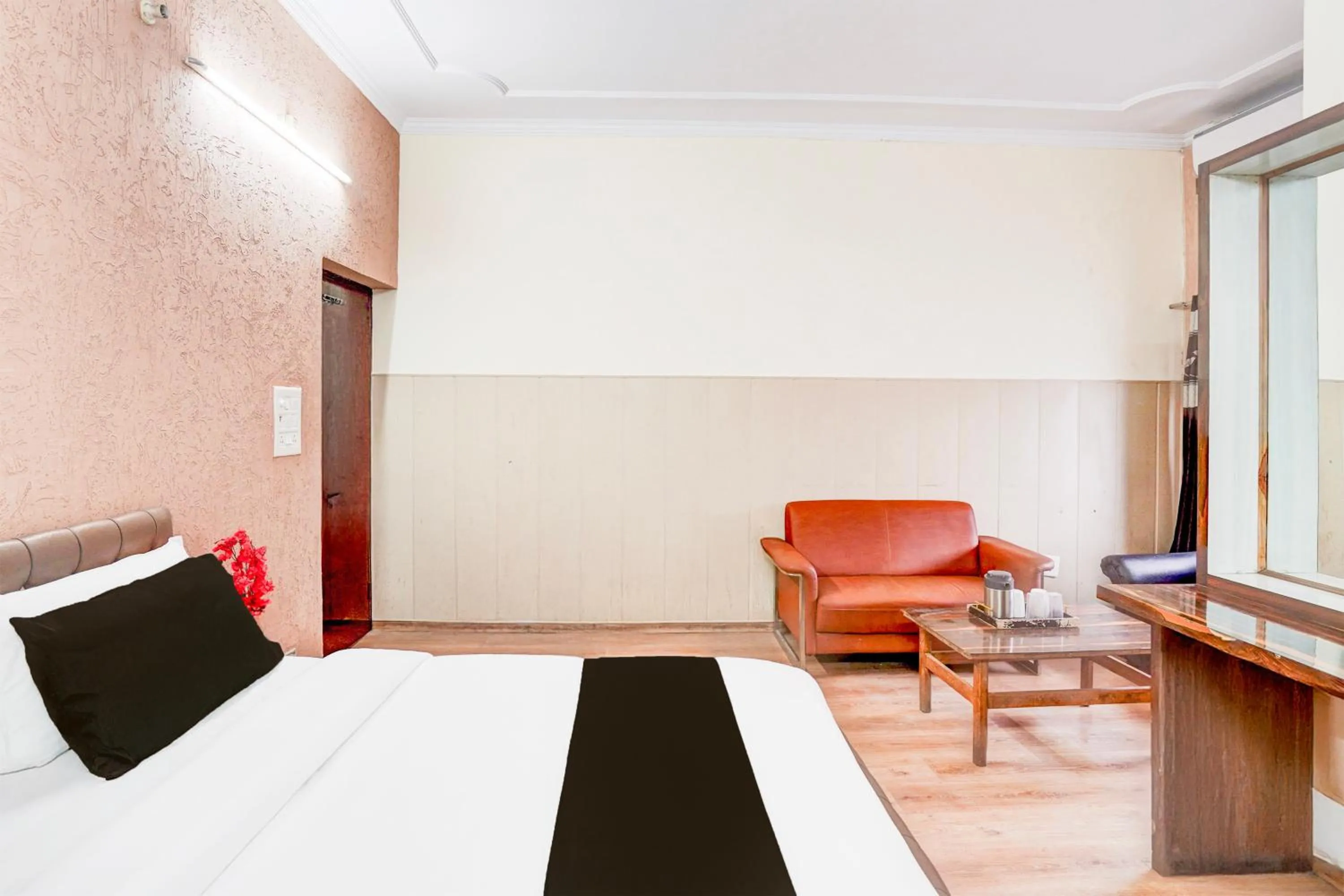 Bedroom, Bed in Super Hotel O Tyagi Road near Railway Station