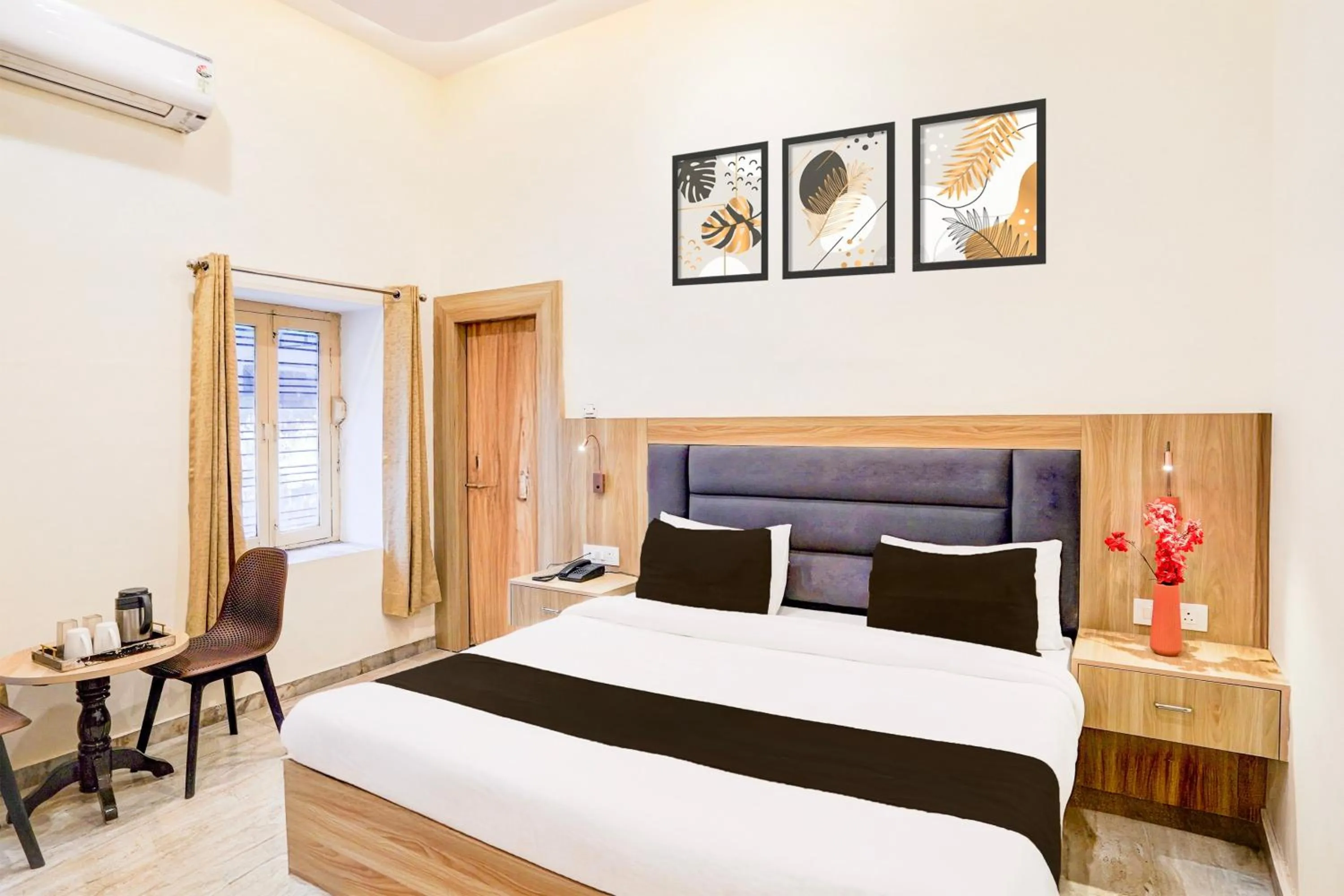 Bedroom, Bed in Super Hotel O Tyagi Road near Railway Station