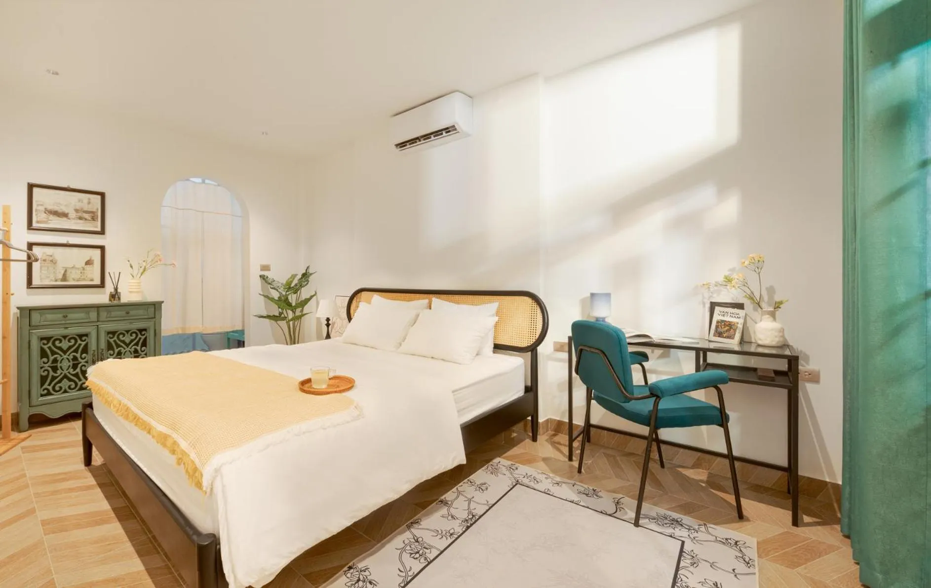 Living room, Bed in Éclectique Hanoi Homestay