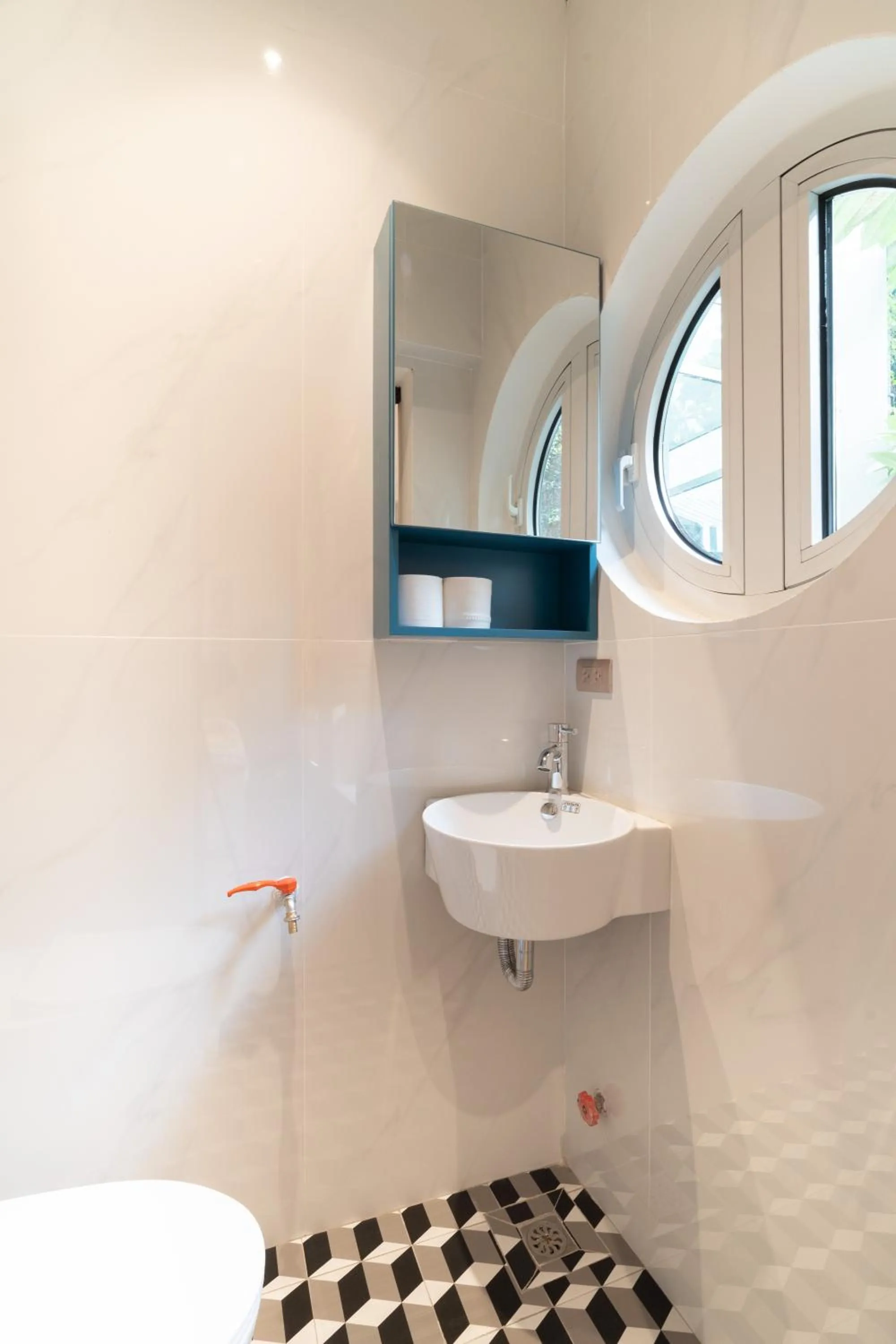 Shower in Éclectique Hanoi Homestay