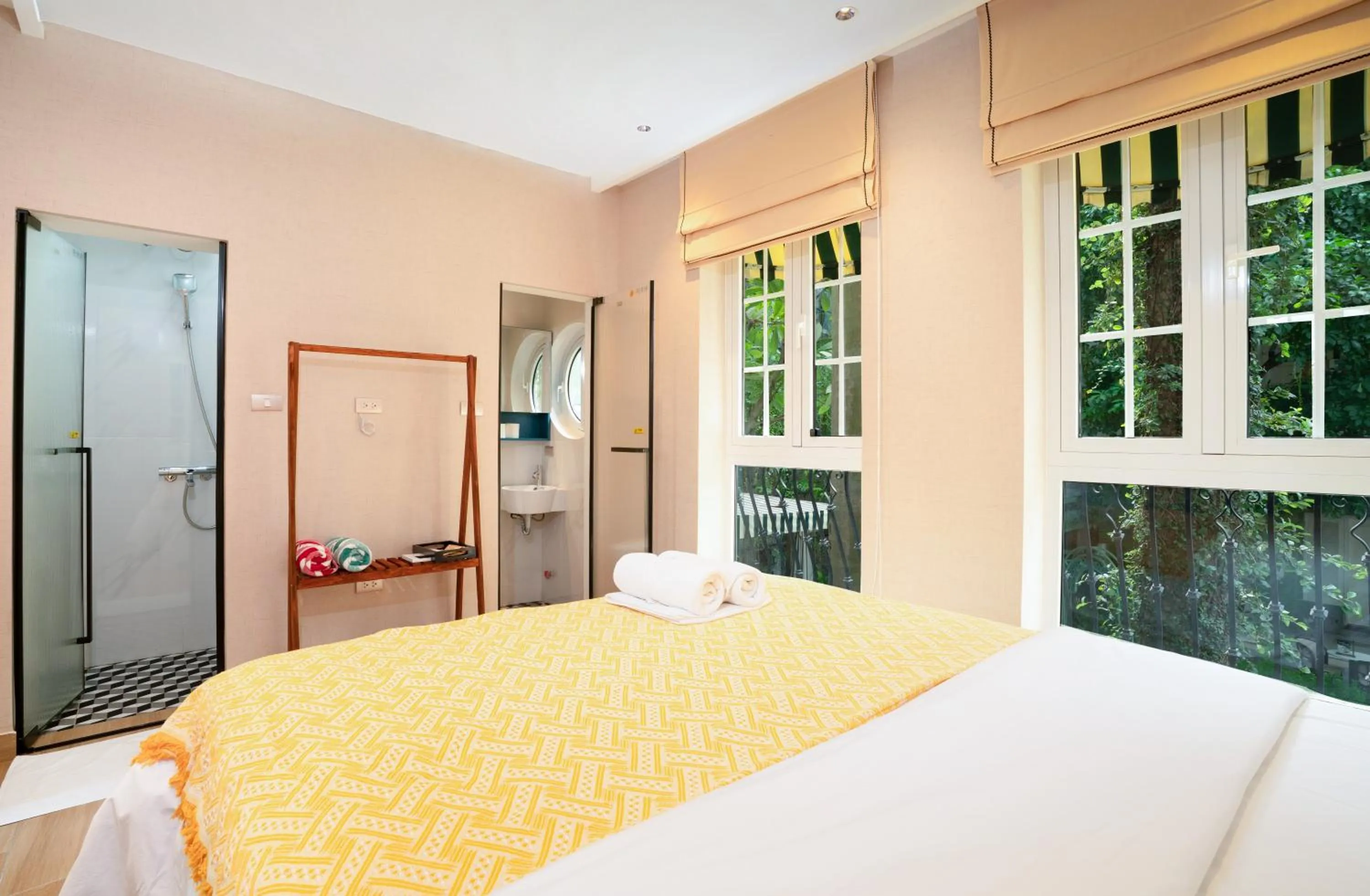 Bed in Éclectique Hanoi Homestay