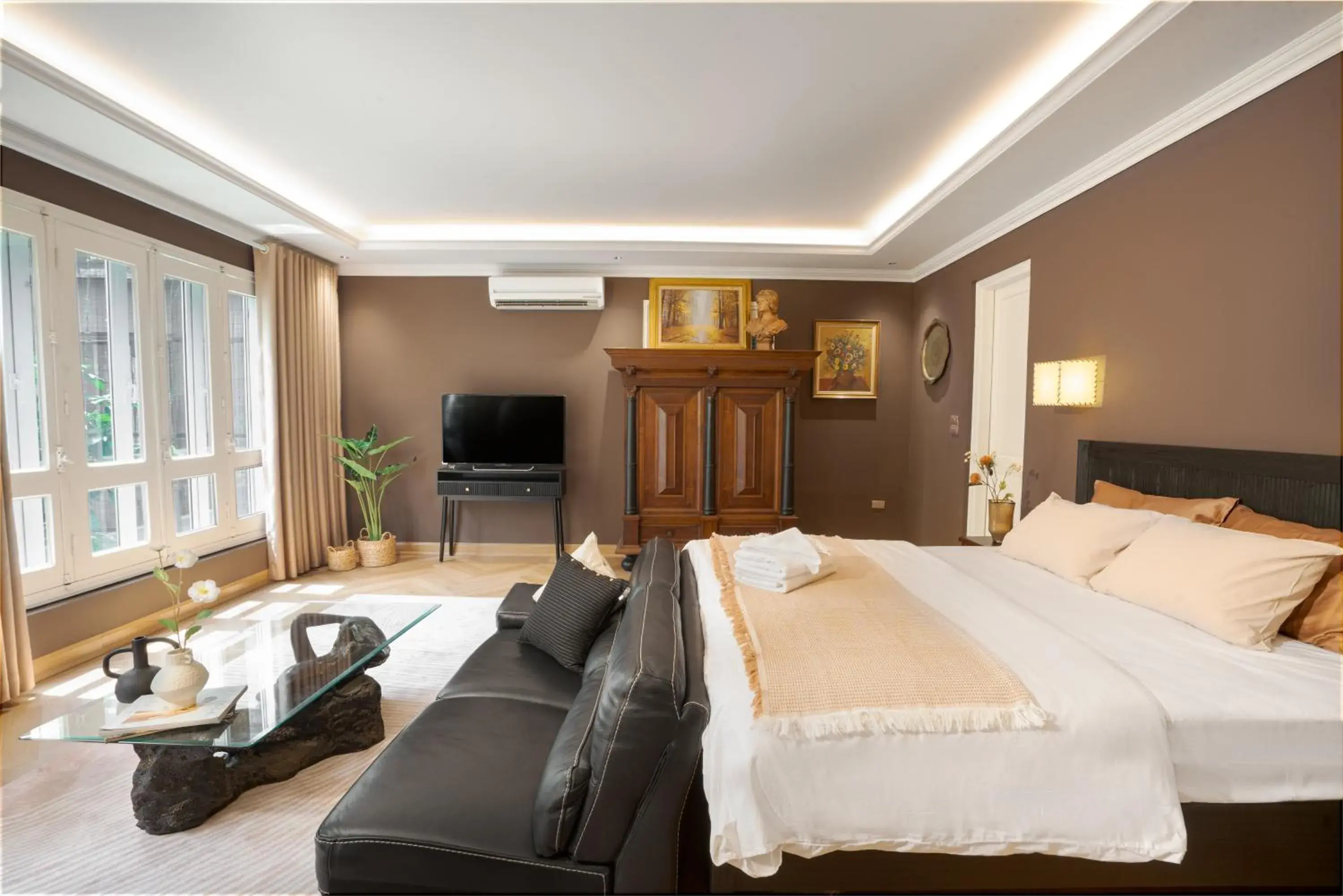 King Room with Pool View in Éclectique Hanoi Homestay King Room with Pool View in Éclectique Hanoi Homestay