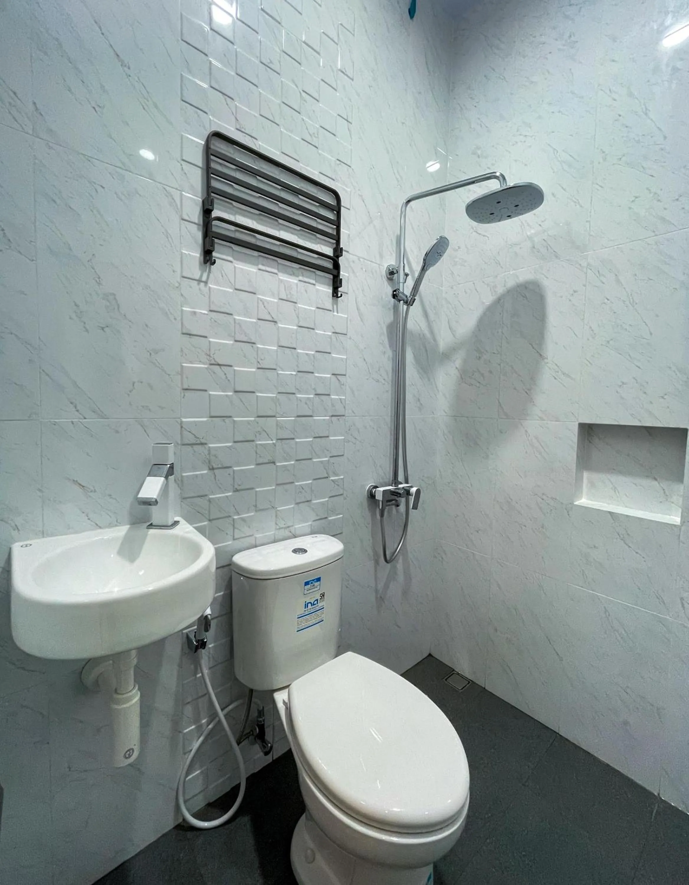 Shower in The Cabin Hotel Lovina Bali