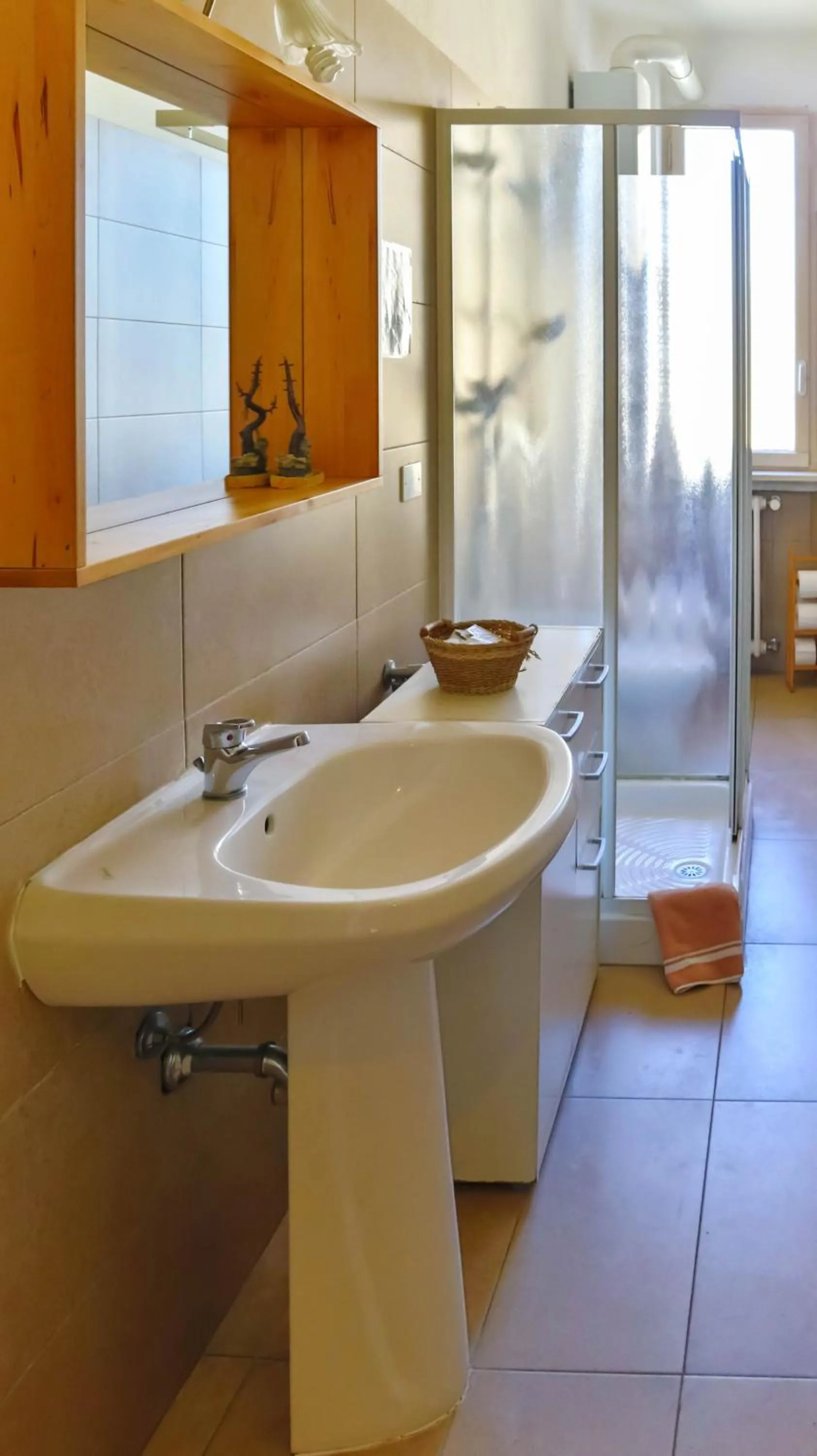 Shower in I Am Here - Gioia 71