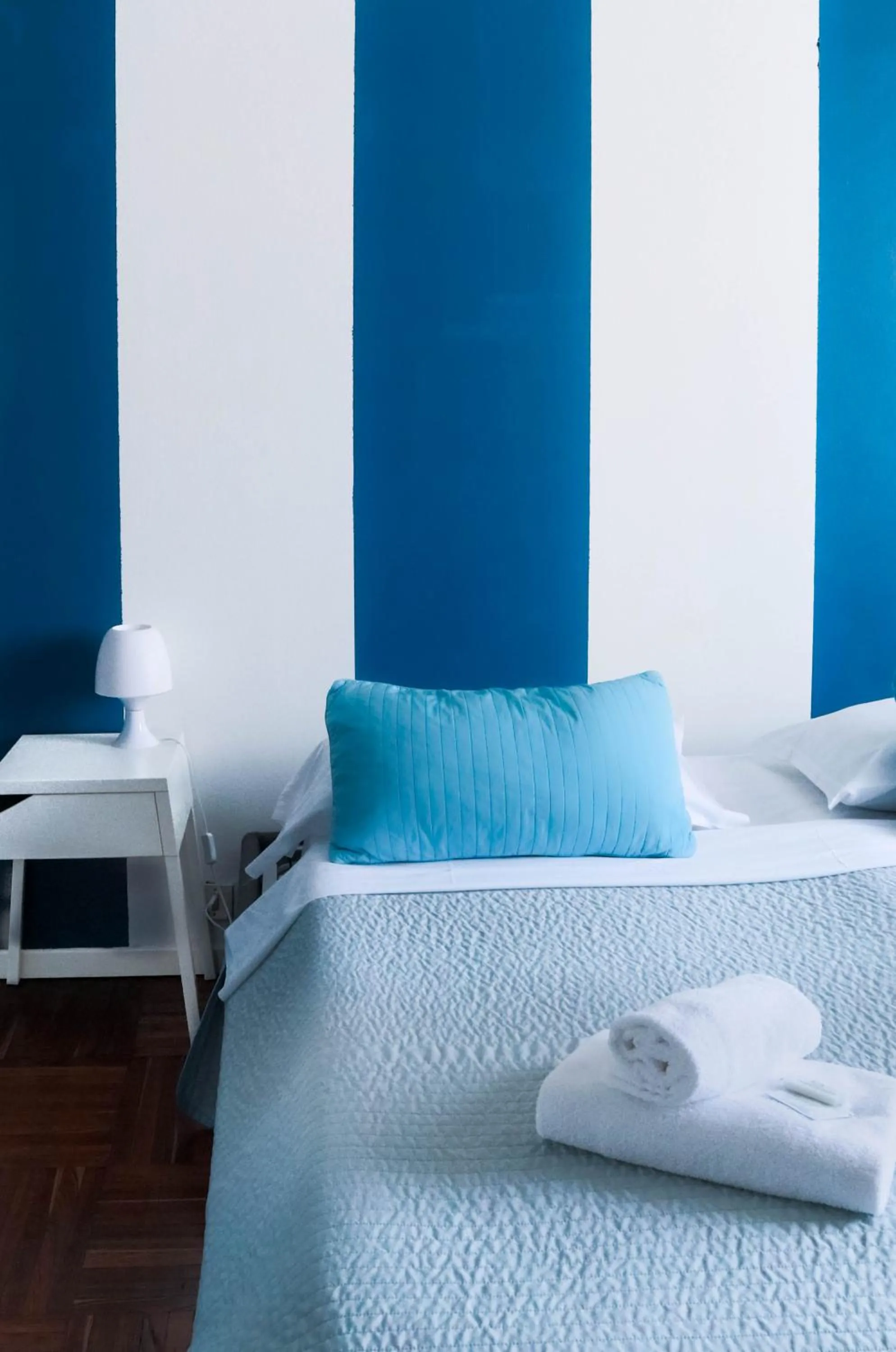 Bed in I Am Here - Gioia 71