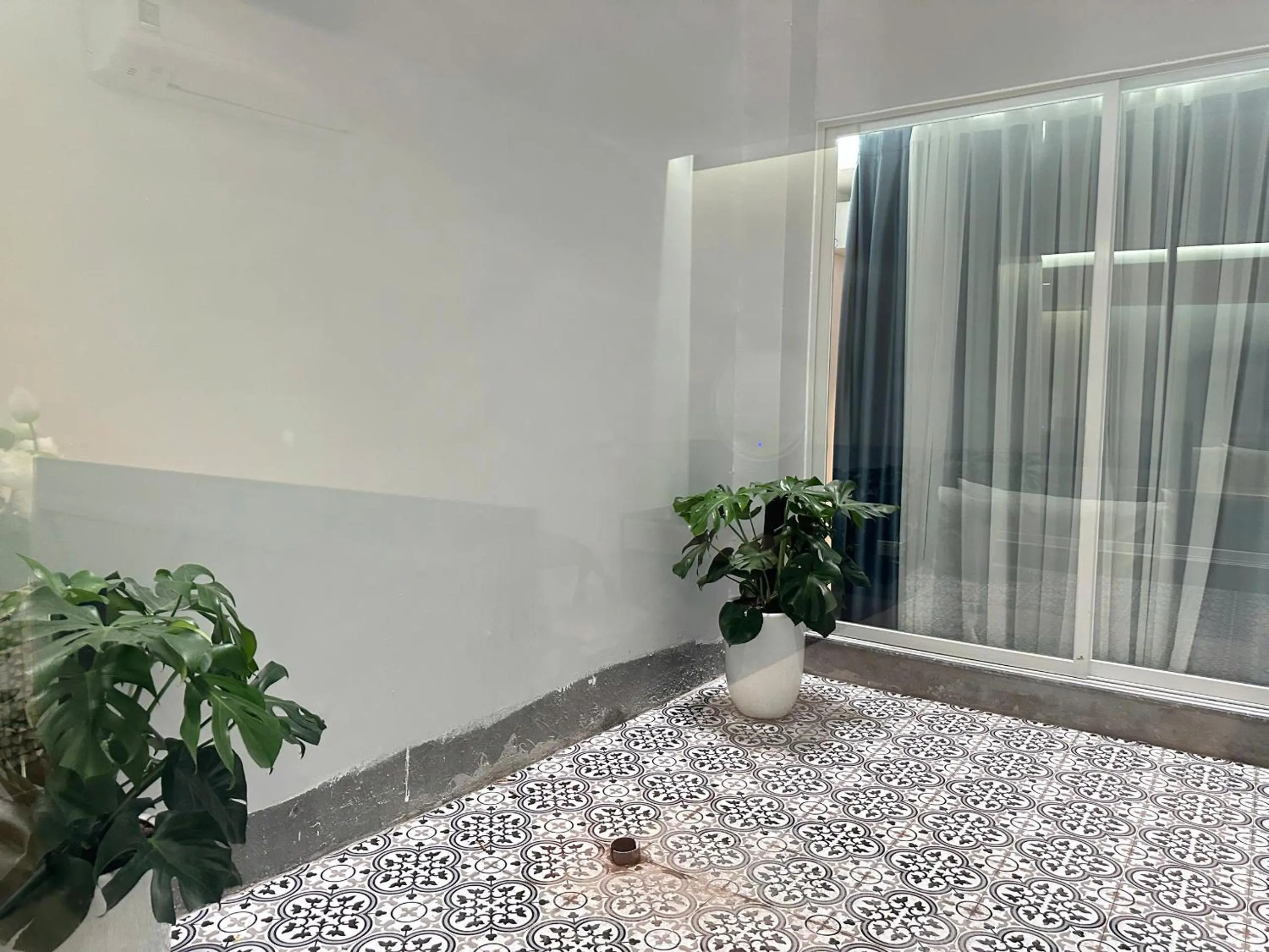 Photo of the whole room in Luxe Paradise Hotel Nguyen Khac Hieu