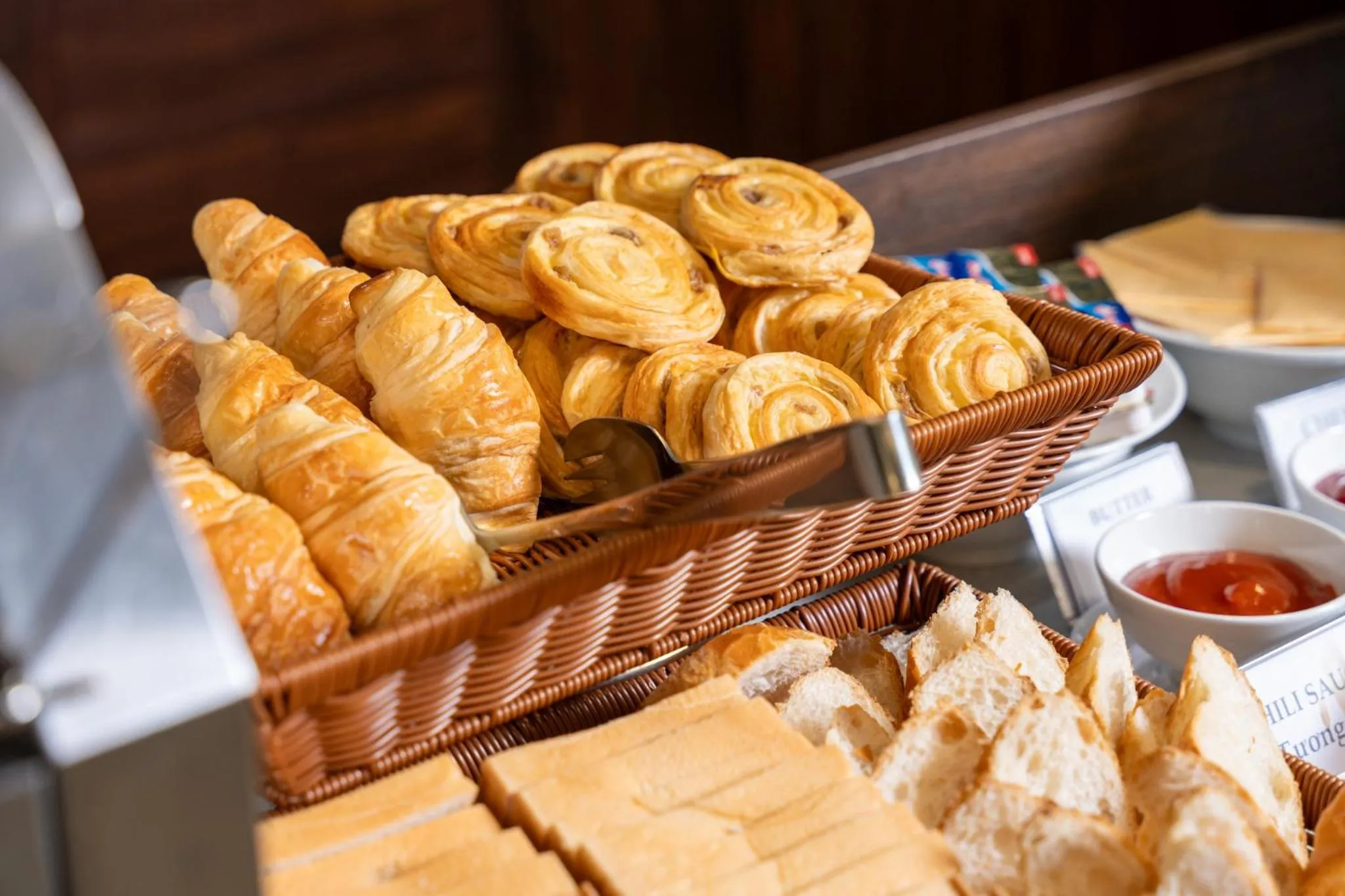 Breakfast in Luxe Paradise Hotel Nguyen Khac Hieu