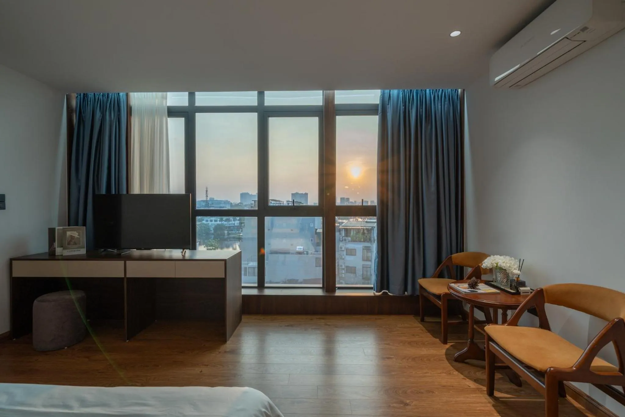 Bedroom in Luxe Paradise Hotel Nguyen Khac Hieu