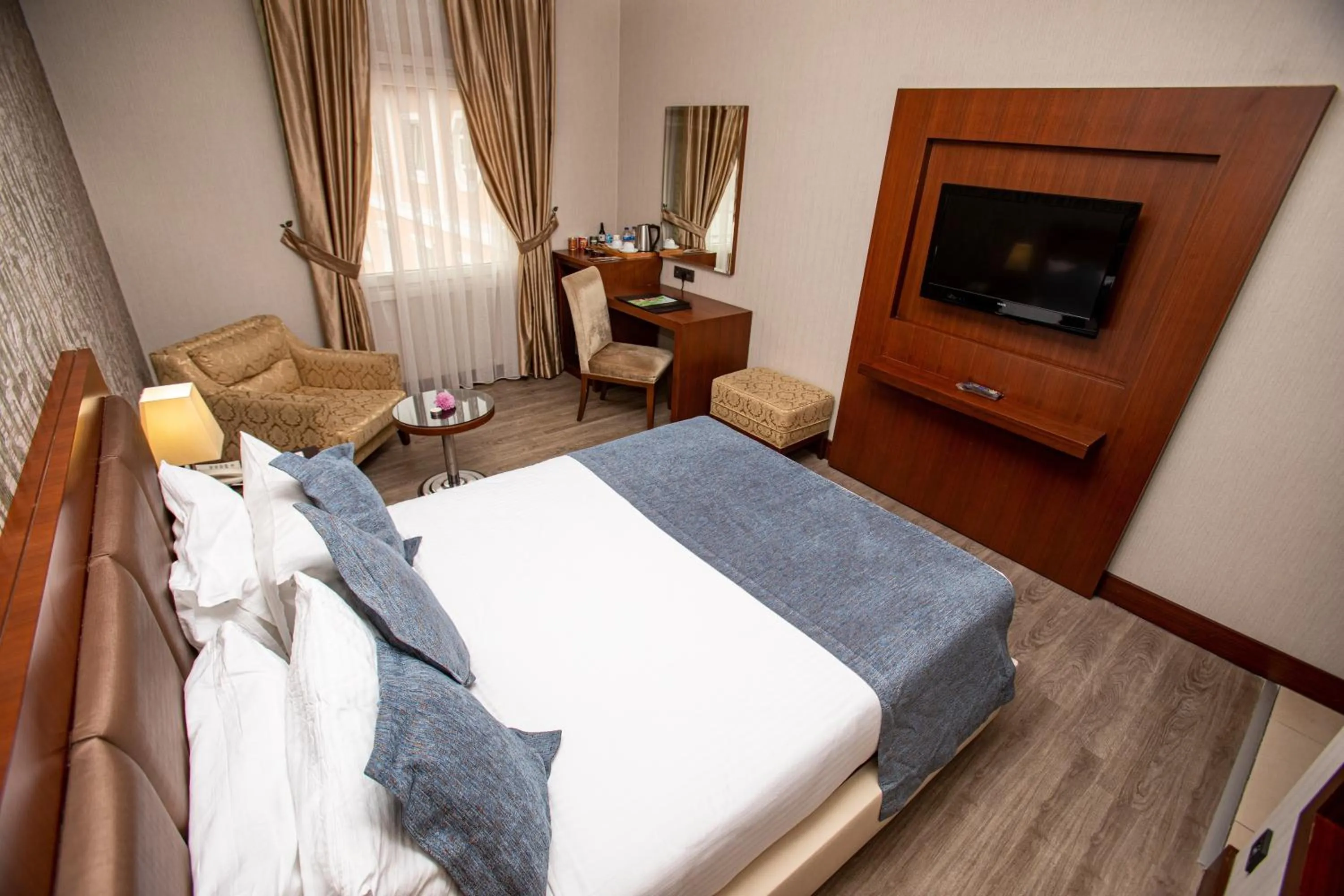 Bed in The Green Park Merter