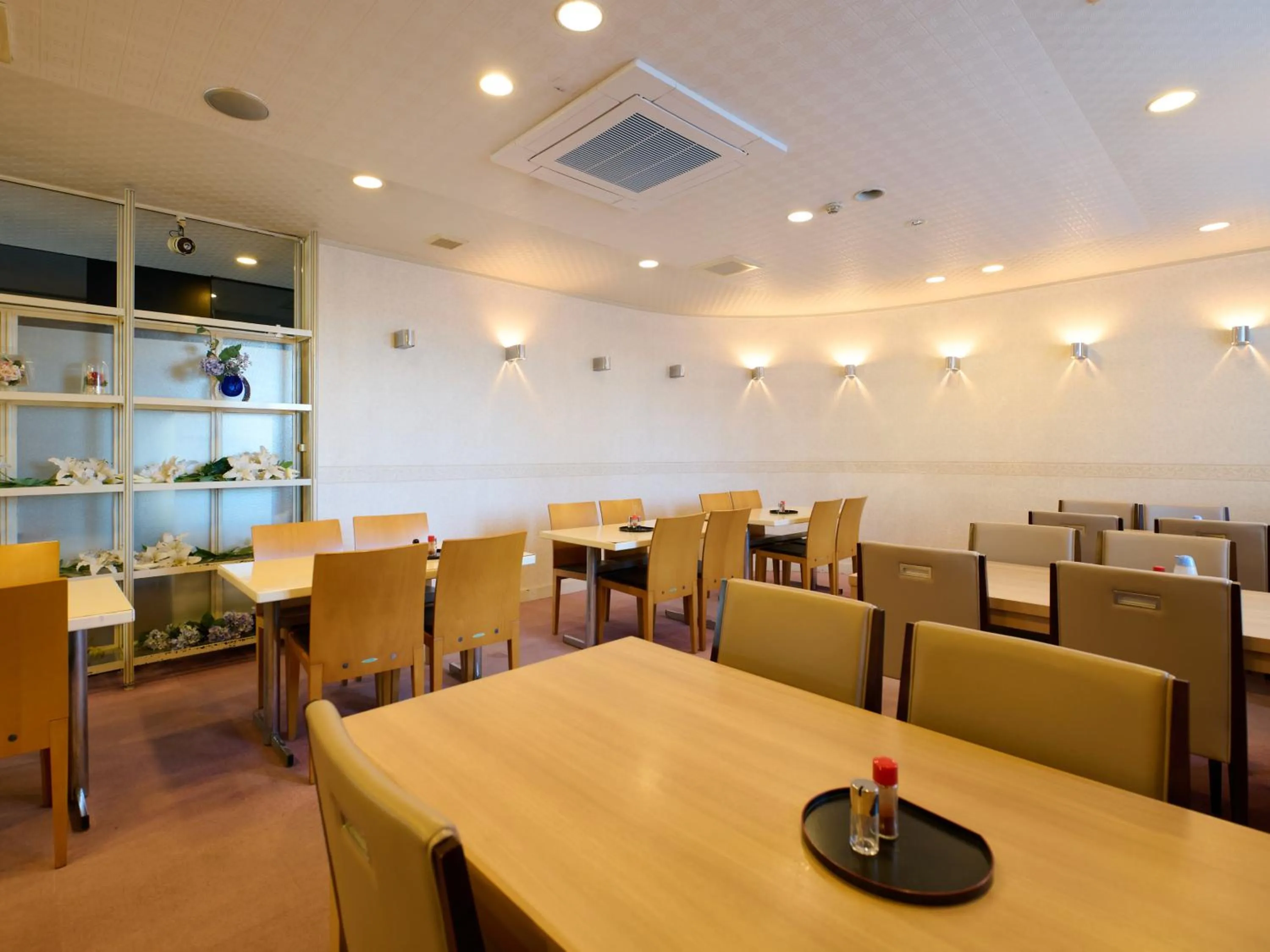 Restaurant/places to eat in Hotel Toko