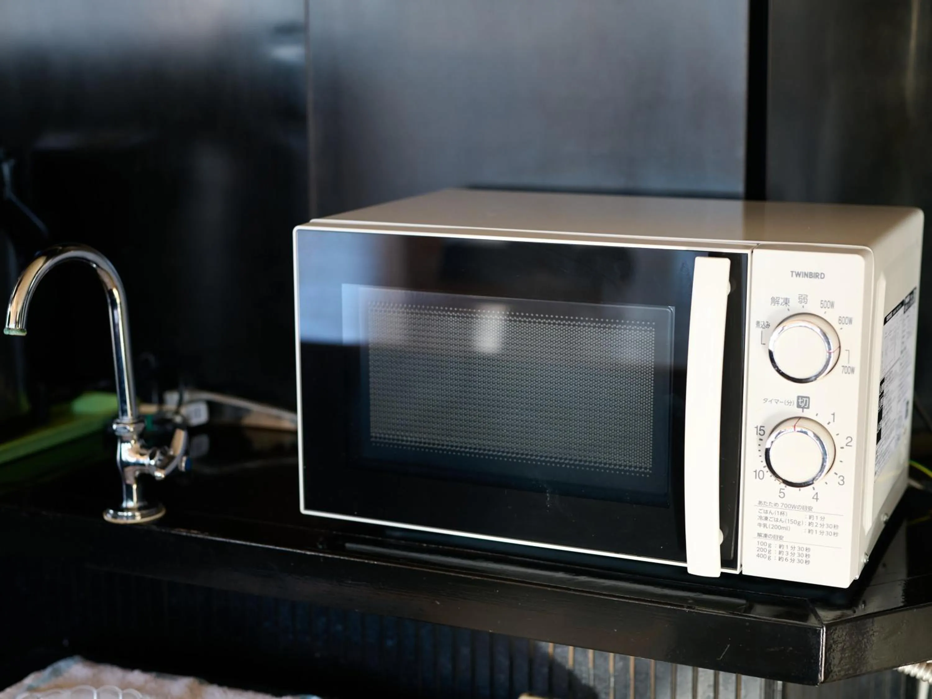 microwave in Hotel Toko