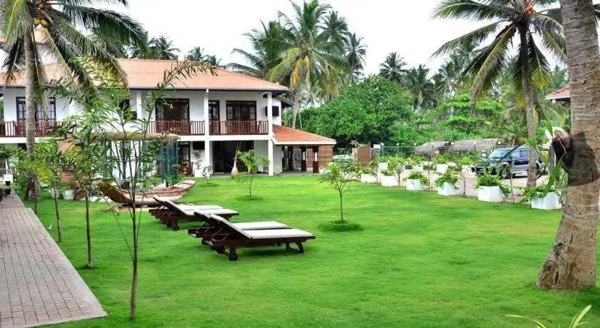 Garden in Amara White Villa