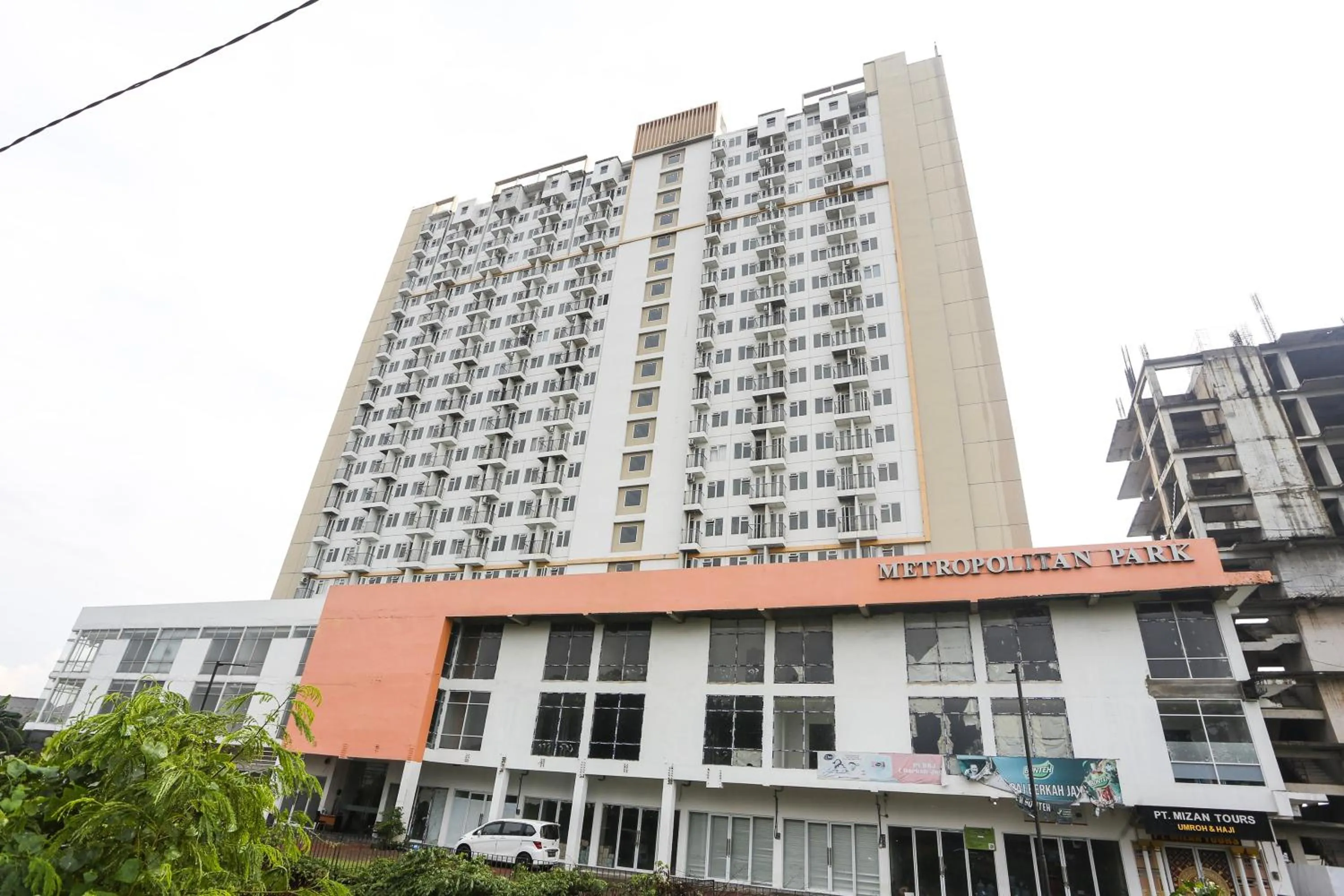 Facade/entrance in Collection O metroploitian park Serviced Apartmen