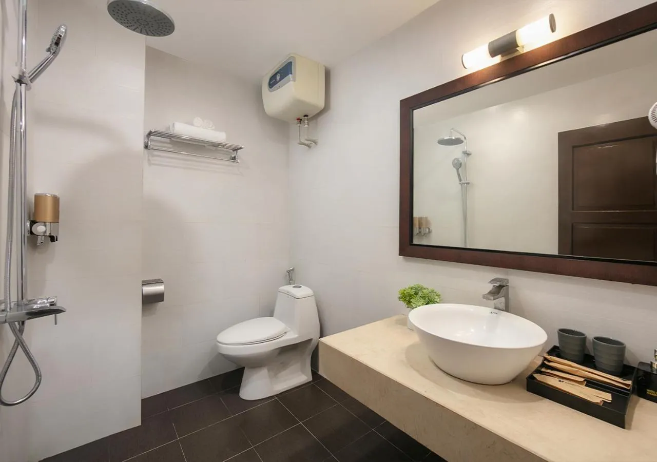 Shower in Wanderlust Station Hostel