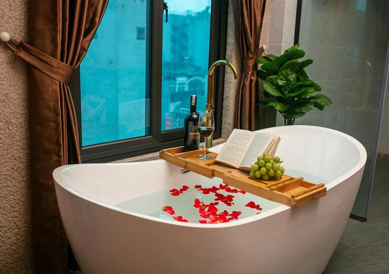 Hot Tub in Wanderlust Station Hostel