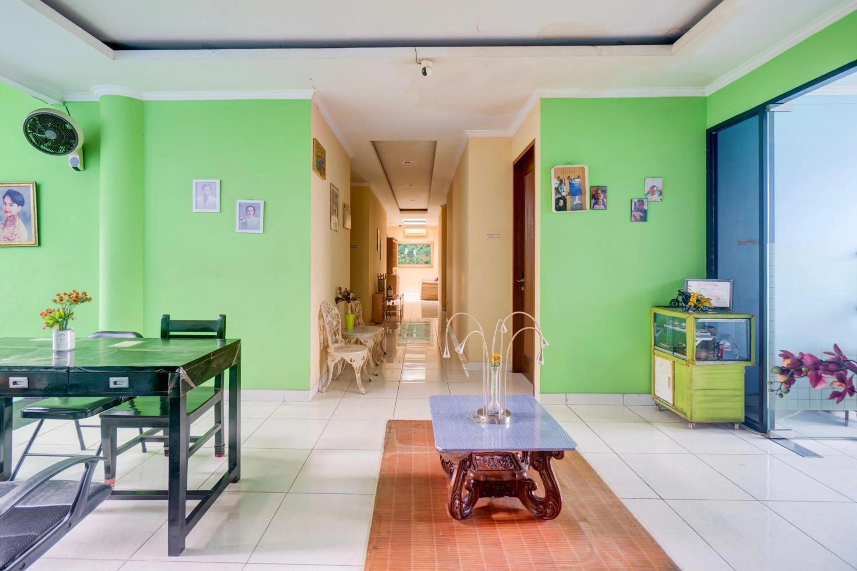 Seating area in OYO 94426 Sabda Guest House