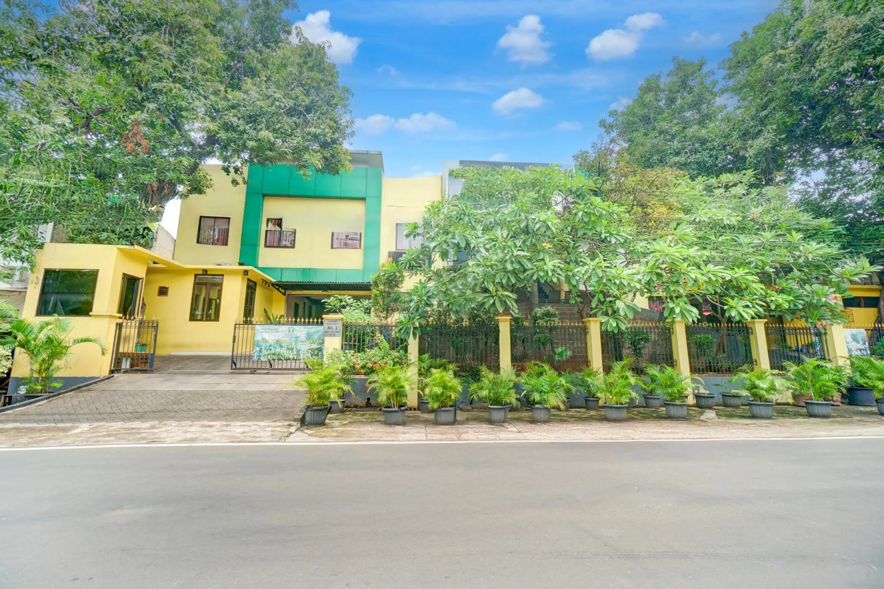 Facade/entrance in OYO 94426 Sabda Guest House