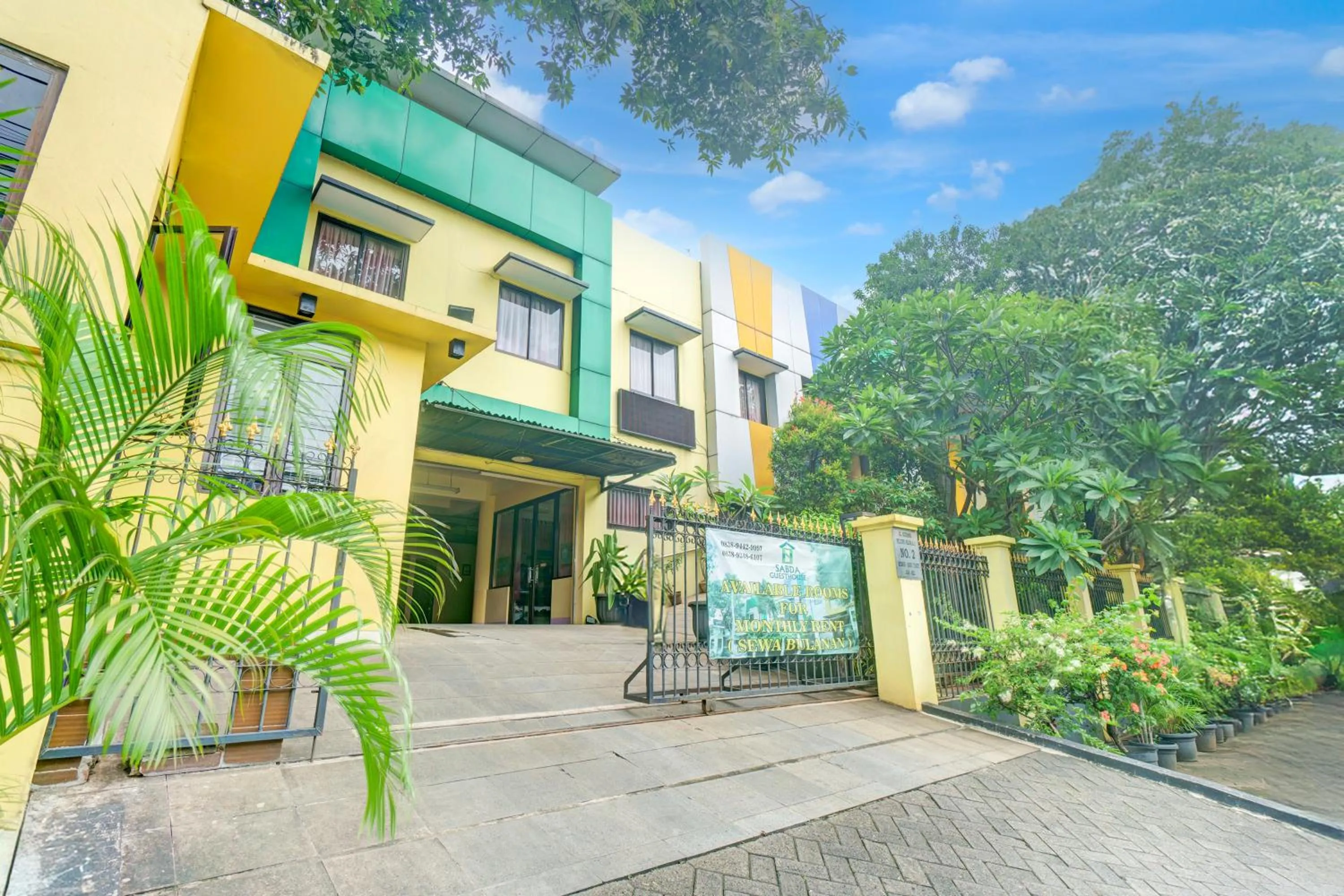 Facade/entrance in OYO 94426 Sabda Guest House