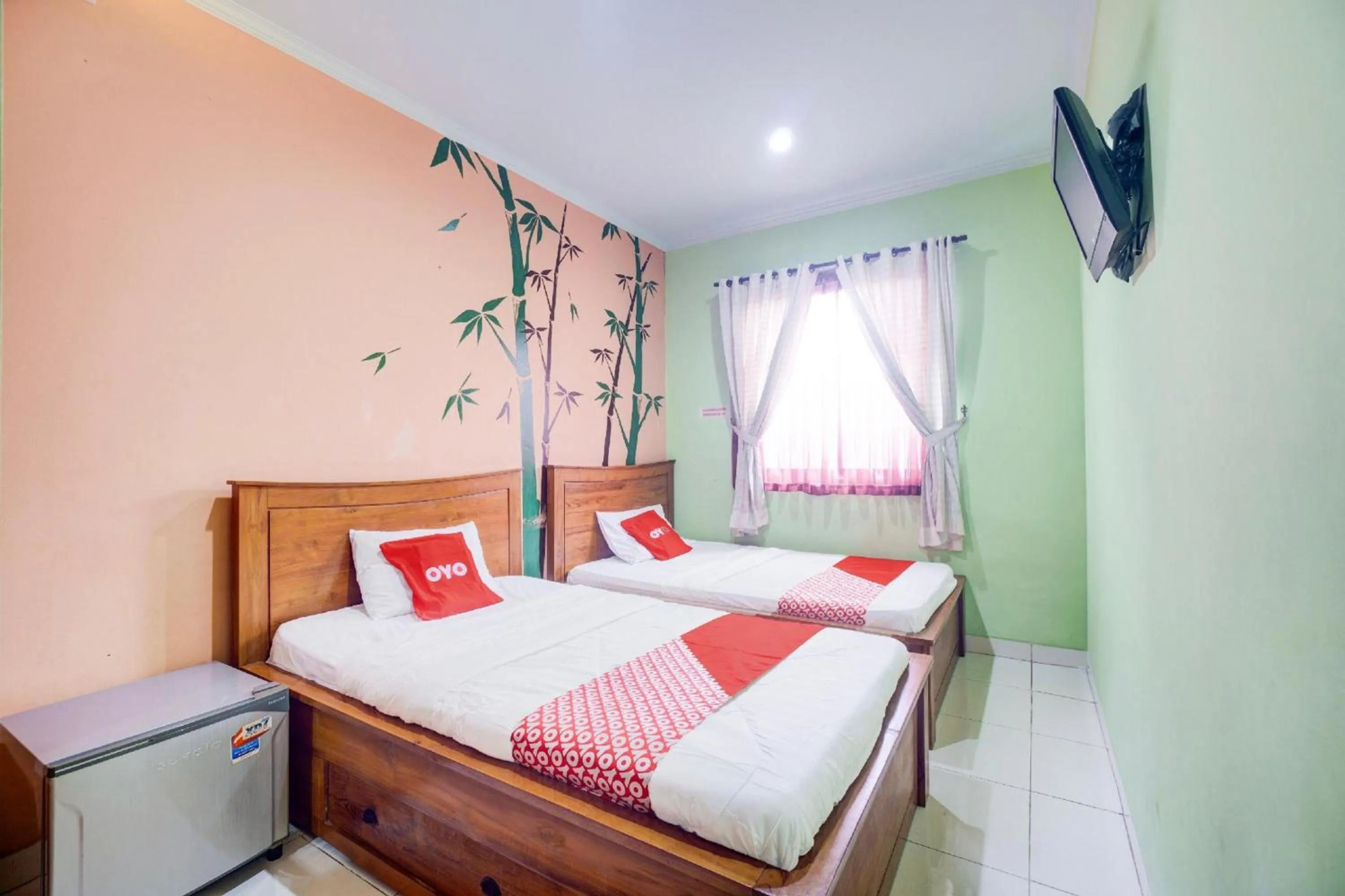 View (from property/room), Bed in Hotel O Tebet Near Tebet Station Formerly Sabda Guest House