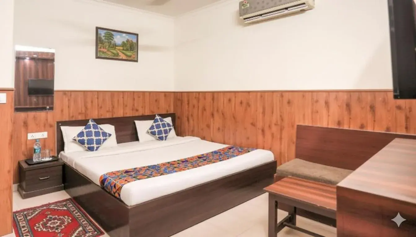 TV and multimedia, Bed in Shri Sai Guest House - Opp Azadpur Main Mandi I Couple Friendly I Metro Access TV and multimedia, Bed in Shri Sai Guest House - Opp Azadpur Main Mandi I Couple Friendly I Metro Access