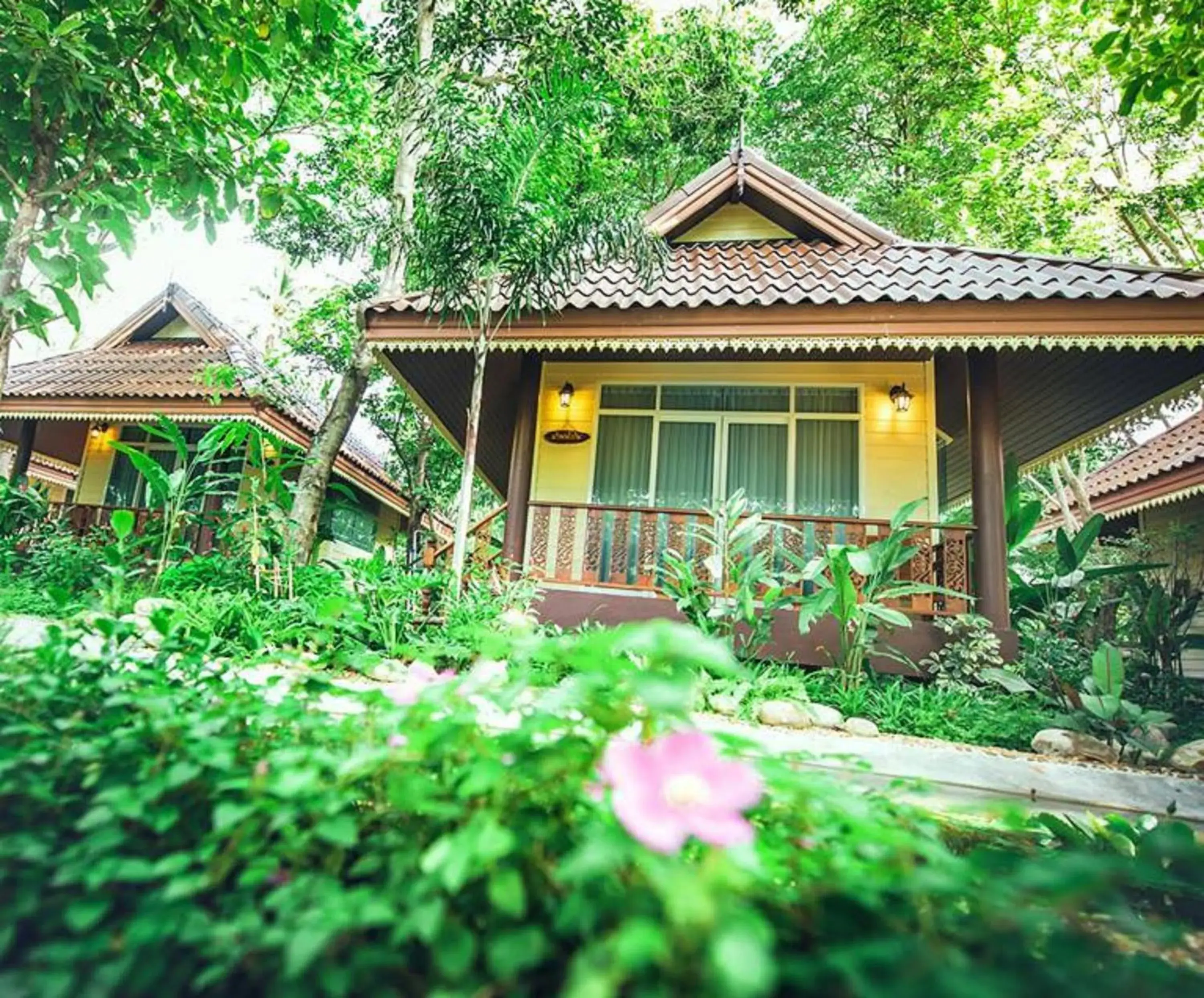 Facade/entrance in Baan Nam Pen Resort Facade/entrance in Baan Nam Pen Resort