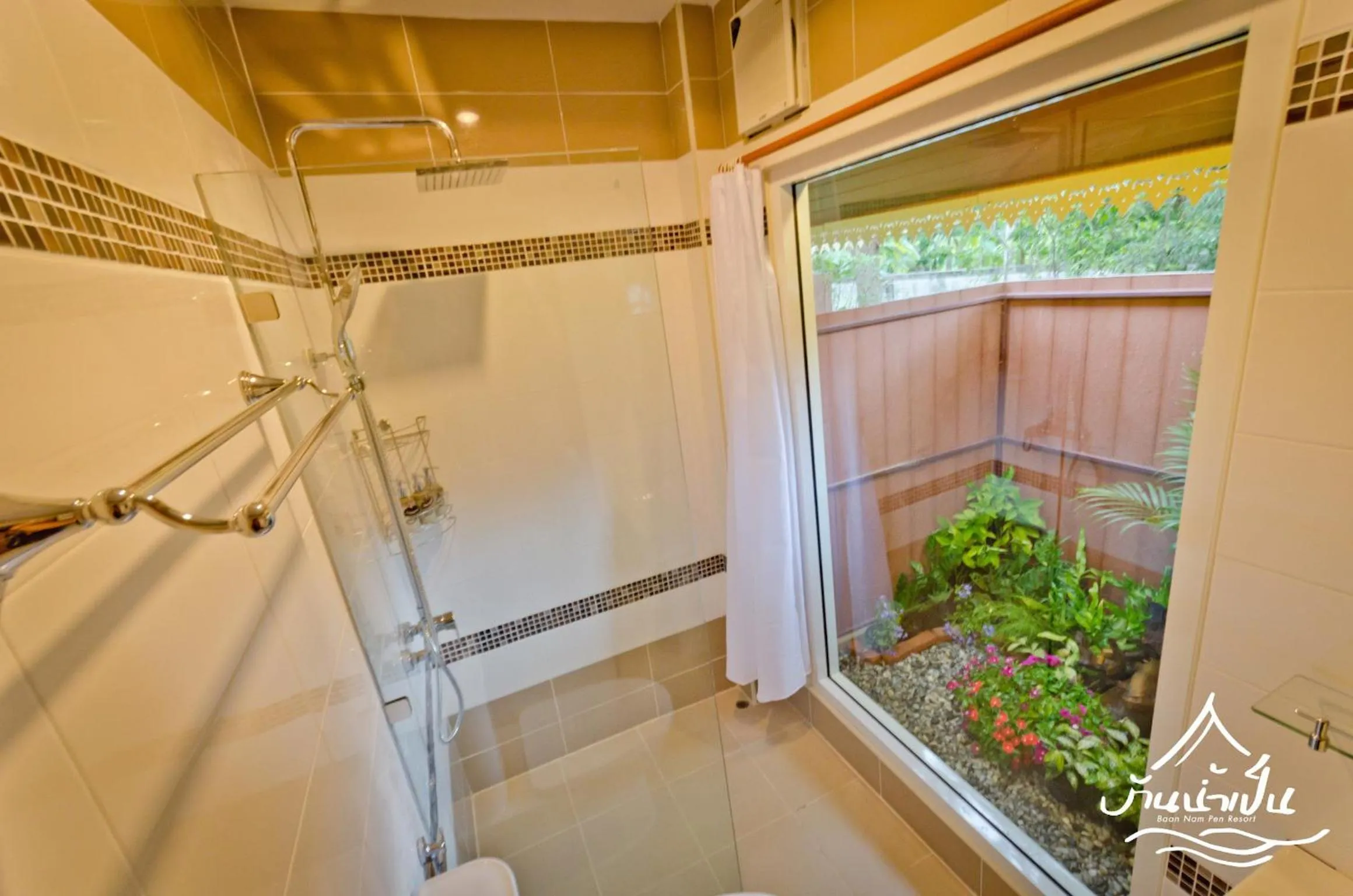 Garden in Baan Nam Pen Resort