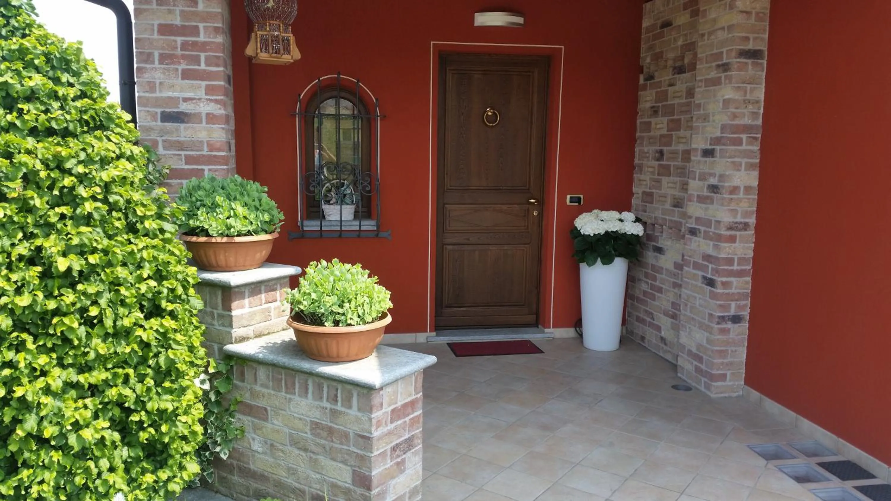 Facade/entrance in Villa Laura B&B