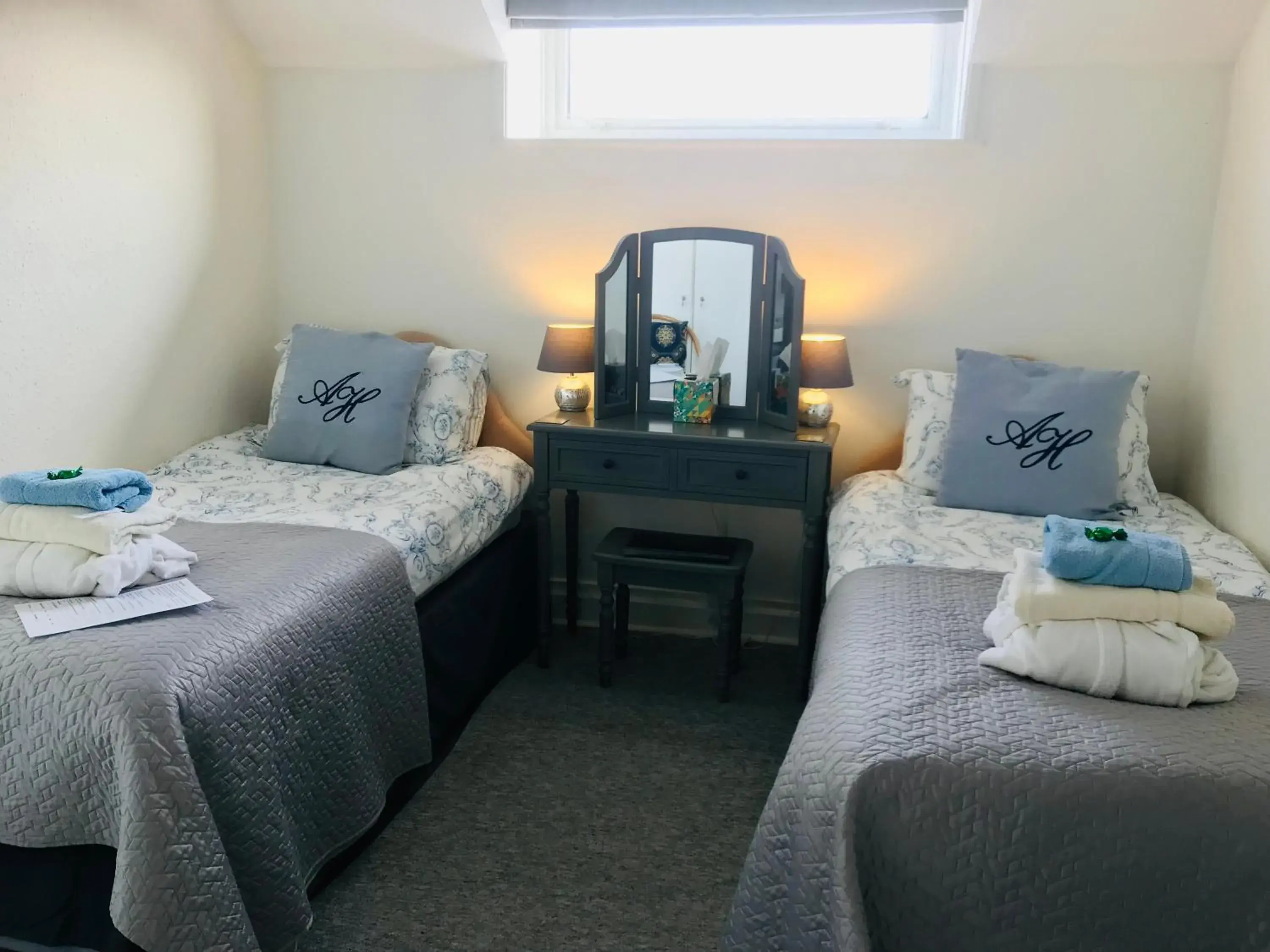 Twin Room with Shared Bathroom in Arden House Twin Room with Shared Bathroom in Arden House