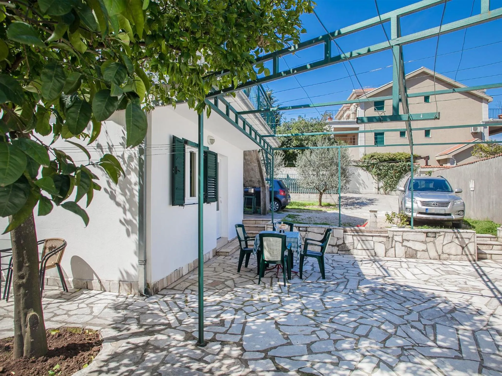 Facade/entrance in Daria Apartments