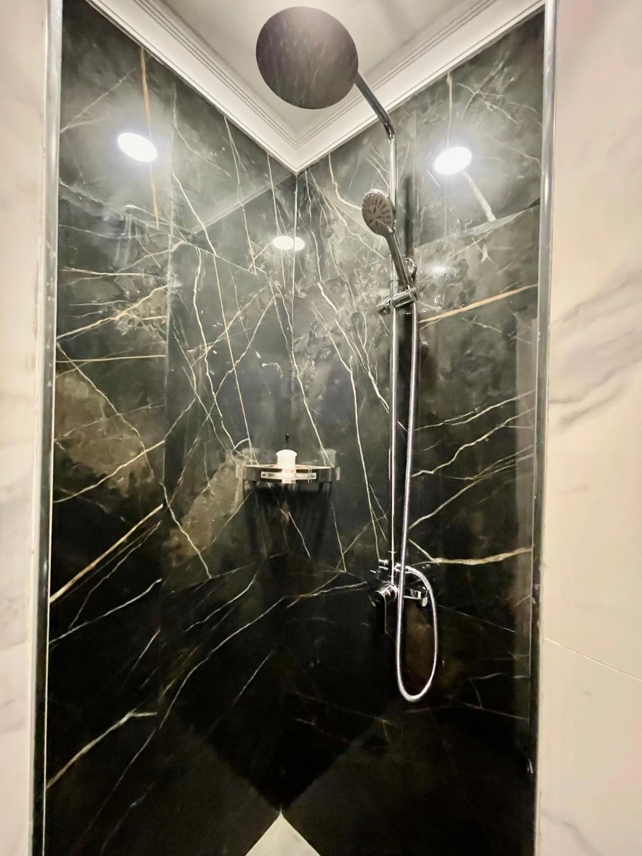 Shower in Riad Al Wafaa